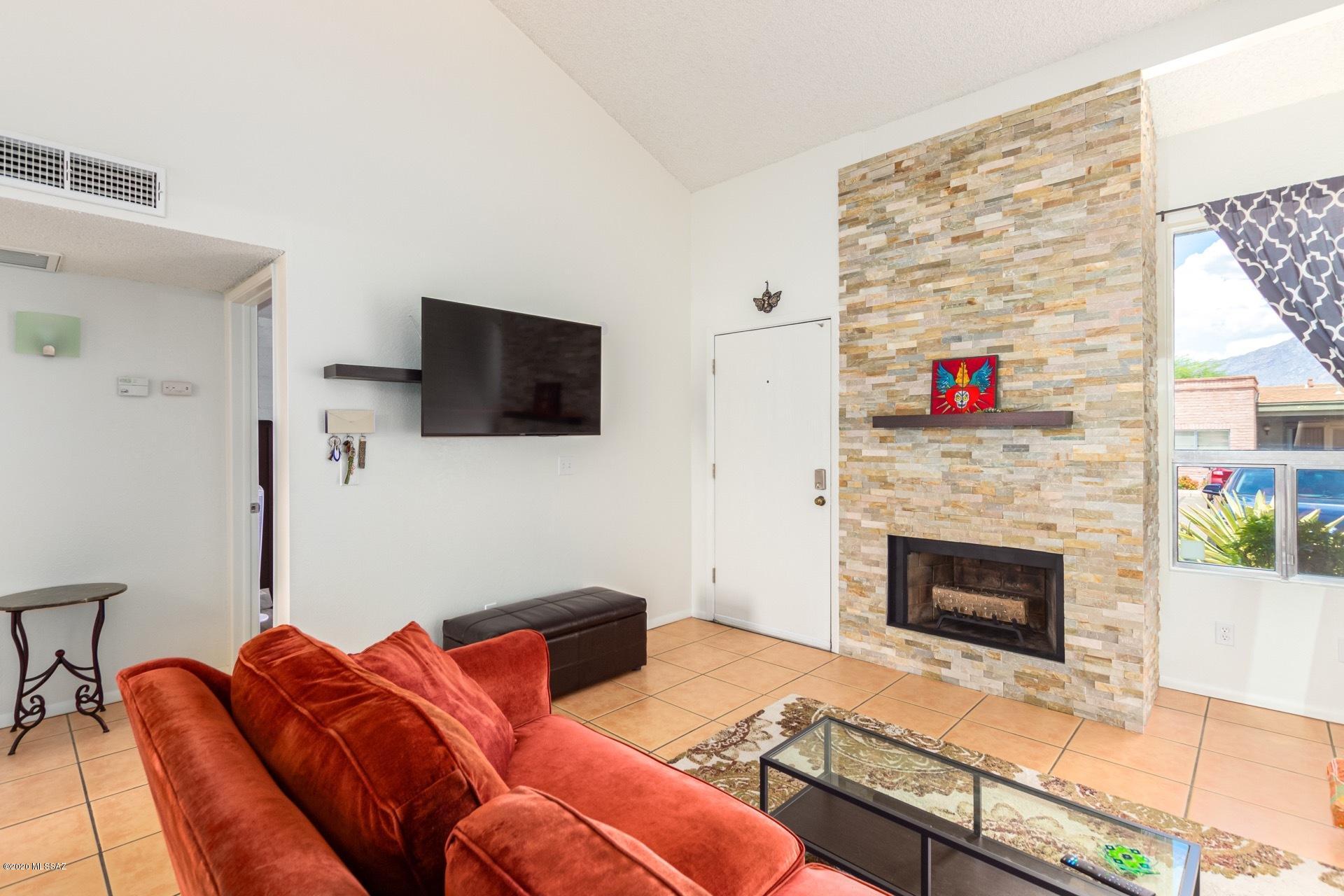 McCormick PlaceTwnhms Blk III (1-71) - Residential