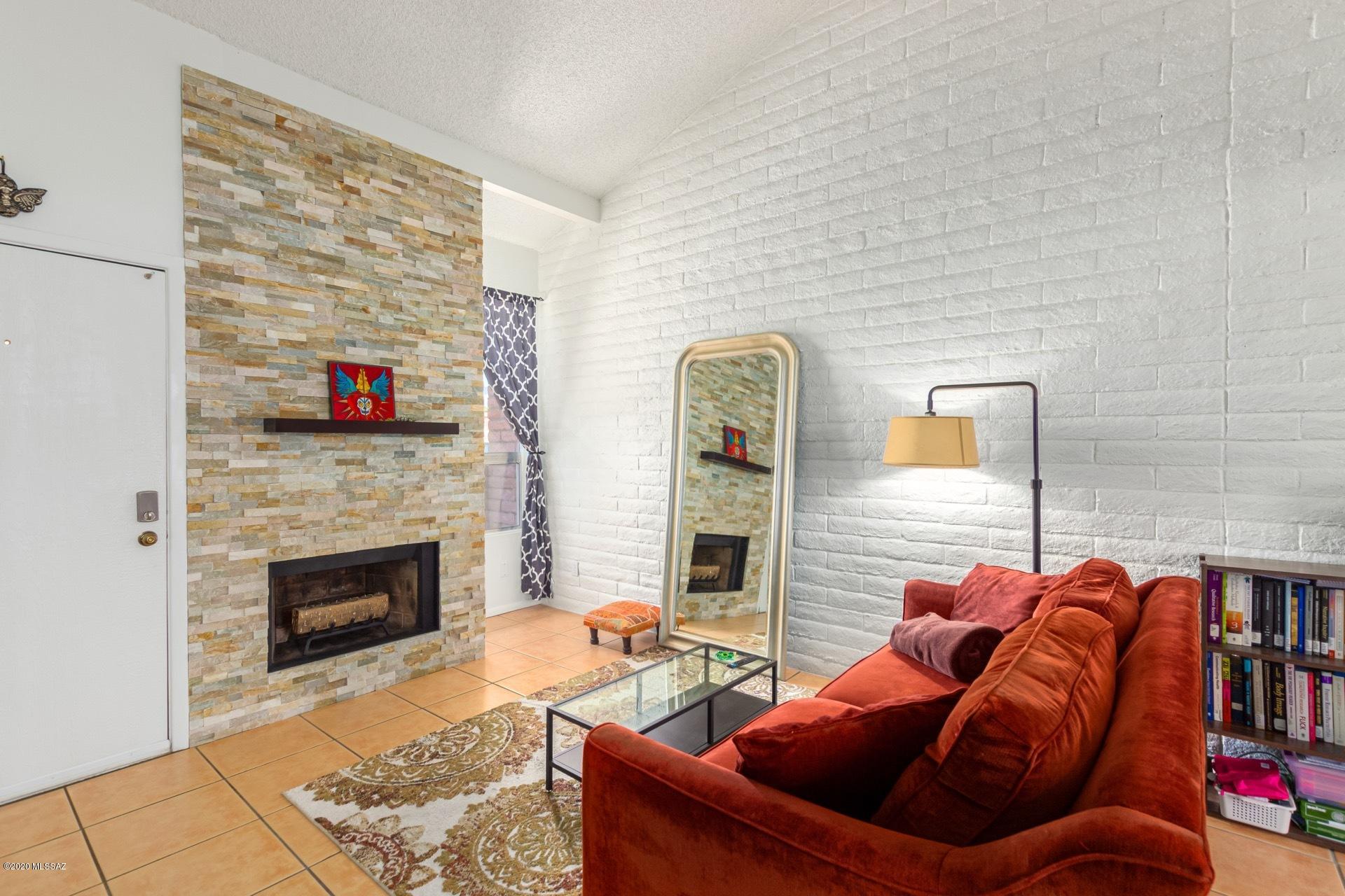 McCormick PlaceTwnhms Blk III (1-71) - Residential