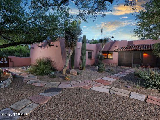 Custom adobe on 7.96 acres adjacent to catalina state park and coronado national forrest. Private guest quarters, 2 fire places, 2 green houses, 2 stall barn, tack room, corrals and round pen. Why trailer? Hundreds of trails out your back gate.
Borders the coronado national forrest and catalina state park so can ride horses , or jog, or hike on hundres of trails out your back gate. No trailoring necessary to ride your horses . Beautiful views and quiet neighborhood