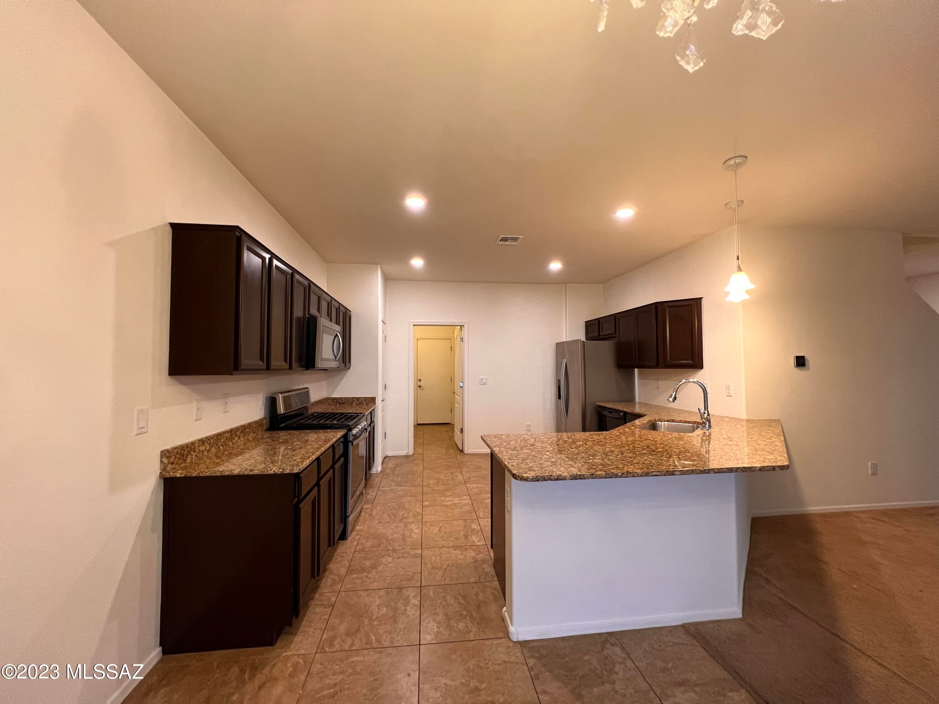 Oakmore At Midvale (1-65) - Residential Lease