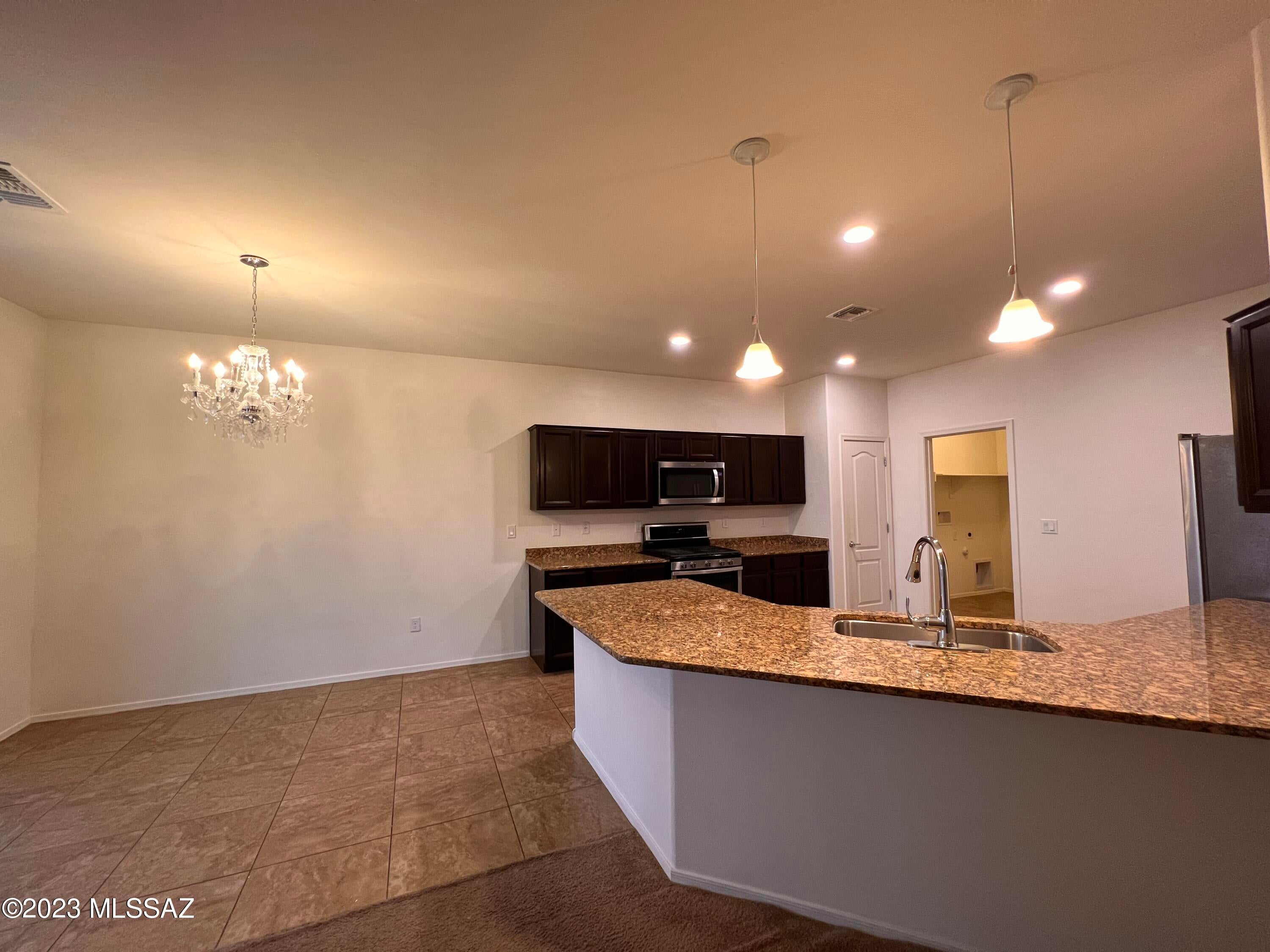 Oakmore At Midvale (1-65) - Residential Lease