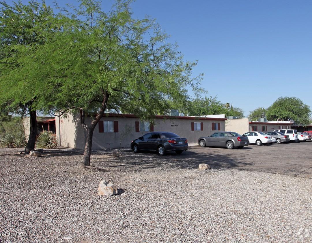 Well kept units, 4 duplexes and one triplex near the U of A campus, within walking distance. All units renovated and upgraded by current owner. Typically all are occupied under lease during school year.