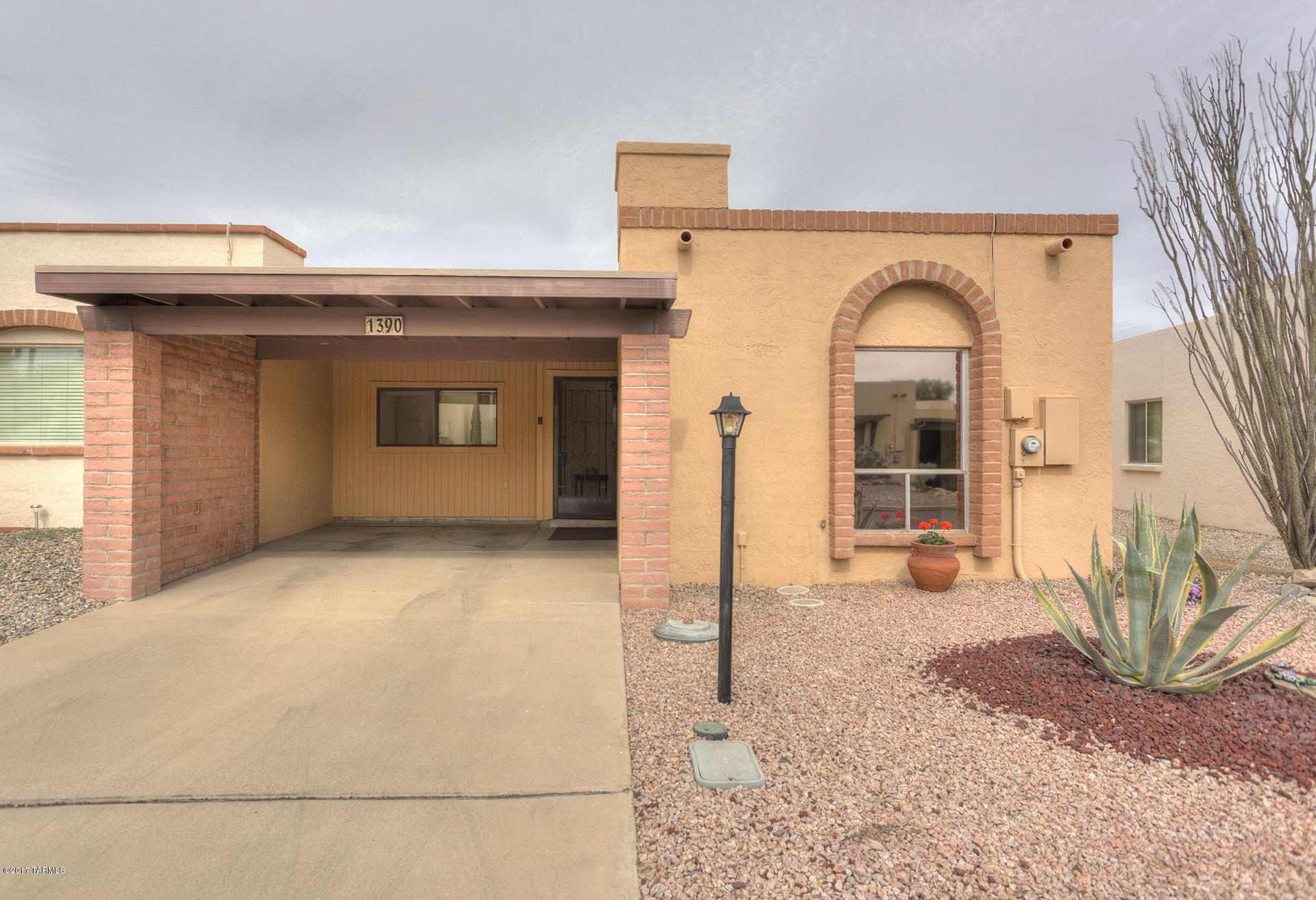 End Unit Townhome! Very smart floor plan, beehive fireplace, kitchen with plenty of cabinets and counter space to cook delicious meals. 2 bedroom, 2 bath and den/hobby rm. The backyard is open to expansive view of desert and distant mountains. The screened in patio offers another living space just right for bird watching or reading a good book. Super close to the Desert Hills Recreation center. Newer appliances, CLEAN WONDERFUL RENTAL, Part-time home or year round. Skylights & private.