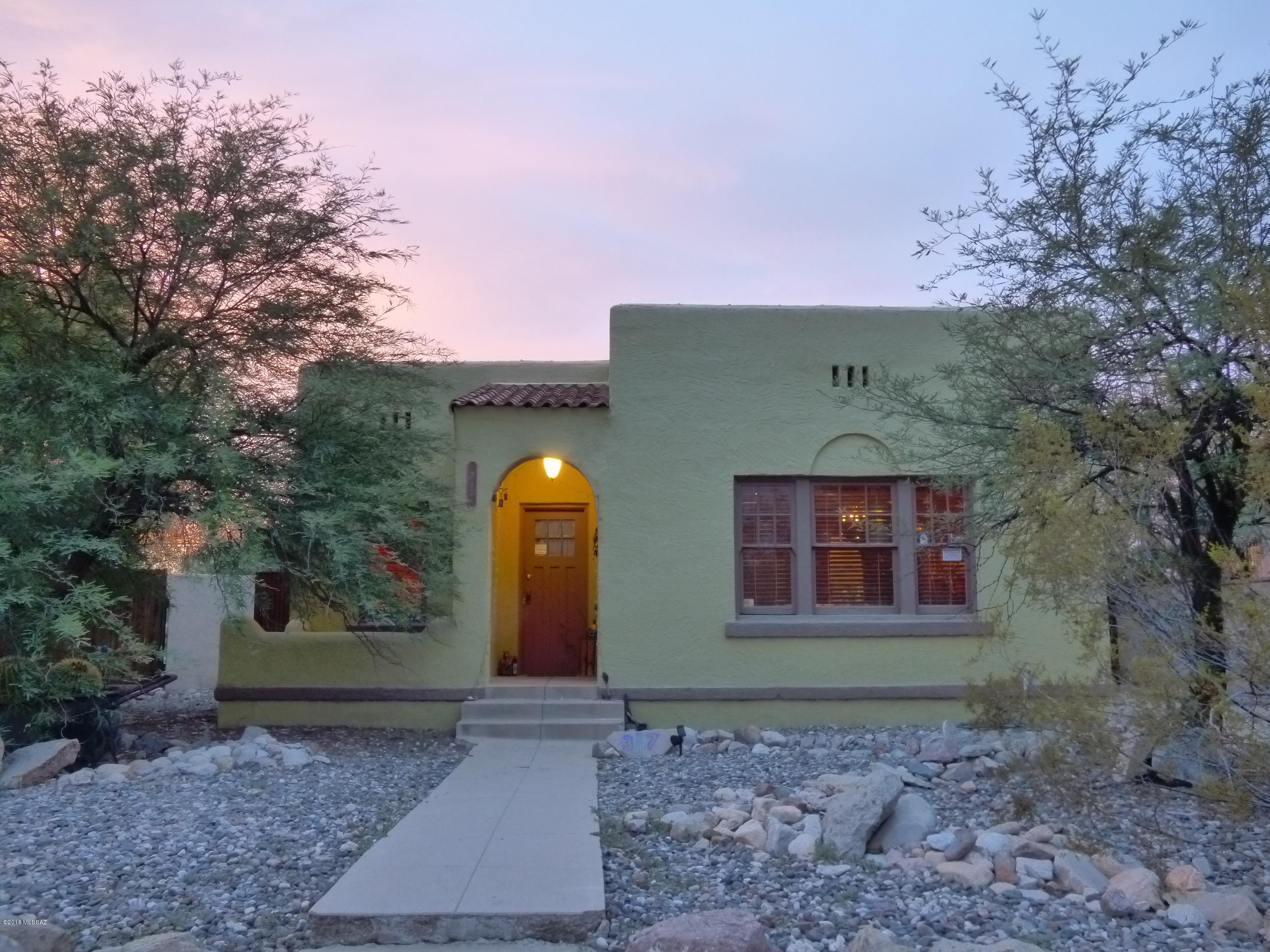 This beautiful Tucson Pueblo Revival style, 2 bedroom/1 bath 833 square foot home sounds tiny, but it feels big enough to be VERY comfortable. Located in Feldmans neighborhood, near downtown, University of Arizona, Pima College and more, with amenities that make it an easy choice for anyone who appreciates authentic classic Tucson houses. It has a great, recently built, Pebble-tec pool and spa, sturdy steel privacy fencing, new AC / furnace, high quality wood work and solid oak flooring. One bedroom has an armoire that functions as its closet. Please give me a call if you'd like to see this home.