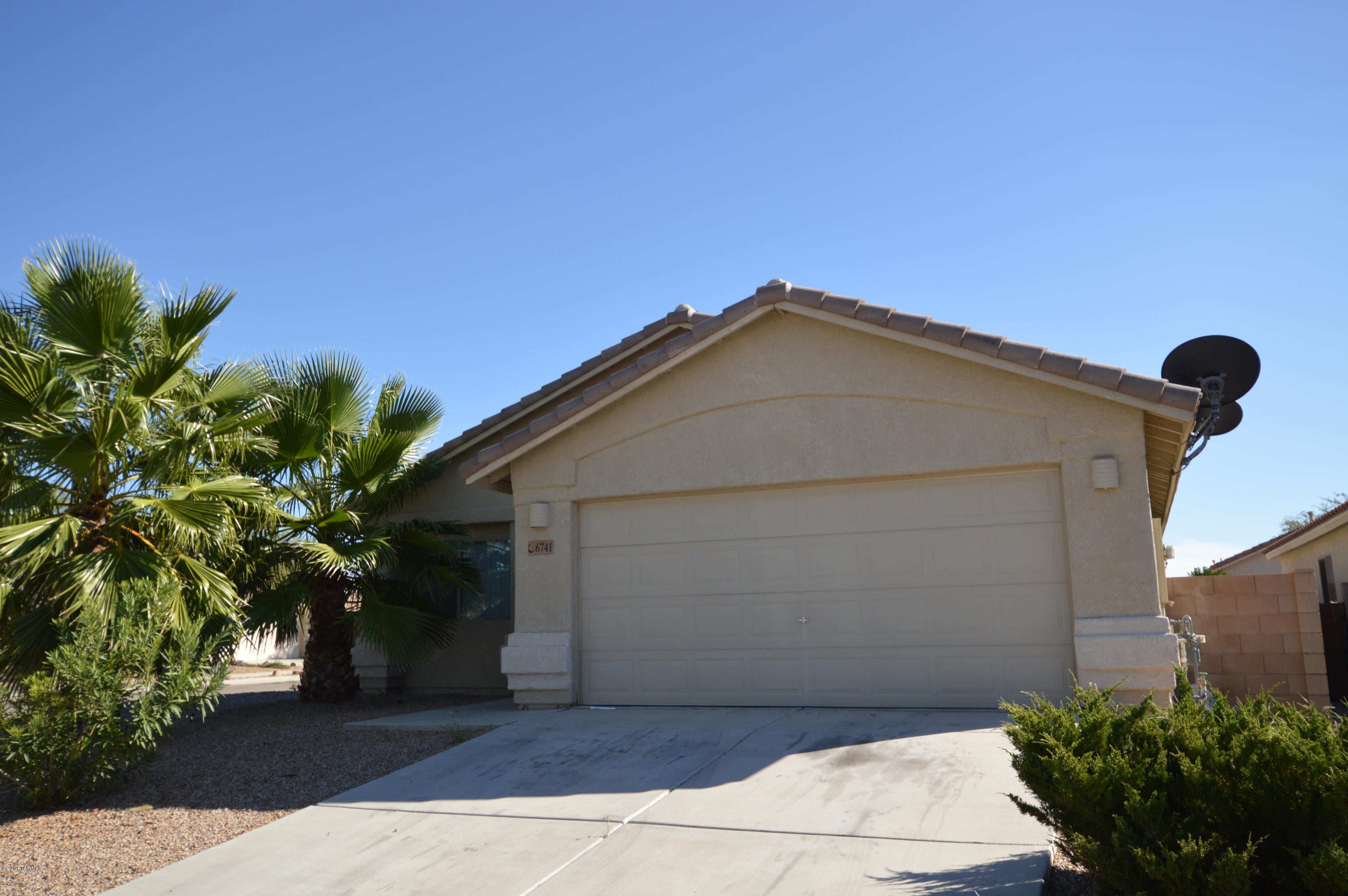 Gorgeous 4 bedroom home located in the sought-after neighborhood of Star Valley! Large bedrooms ensure plenty of personal space for everyone! Living room opens up into large kitchen/family room area! 2 car garage for plenty of storage! 1660 square feet of home to stretch out in! Lovely kitchen comes equipped with breakfast bar! Large backyard perfect for kids or approved pet! Don't miss out on this one! CALL TODAY!