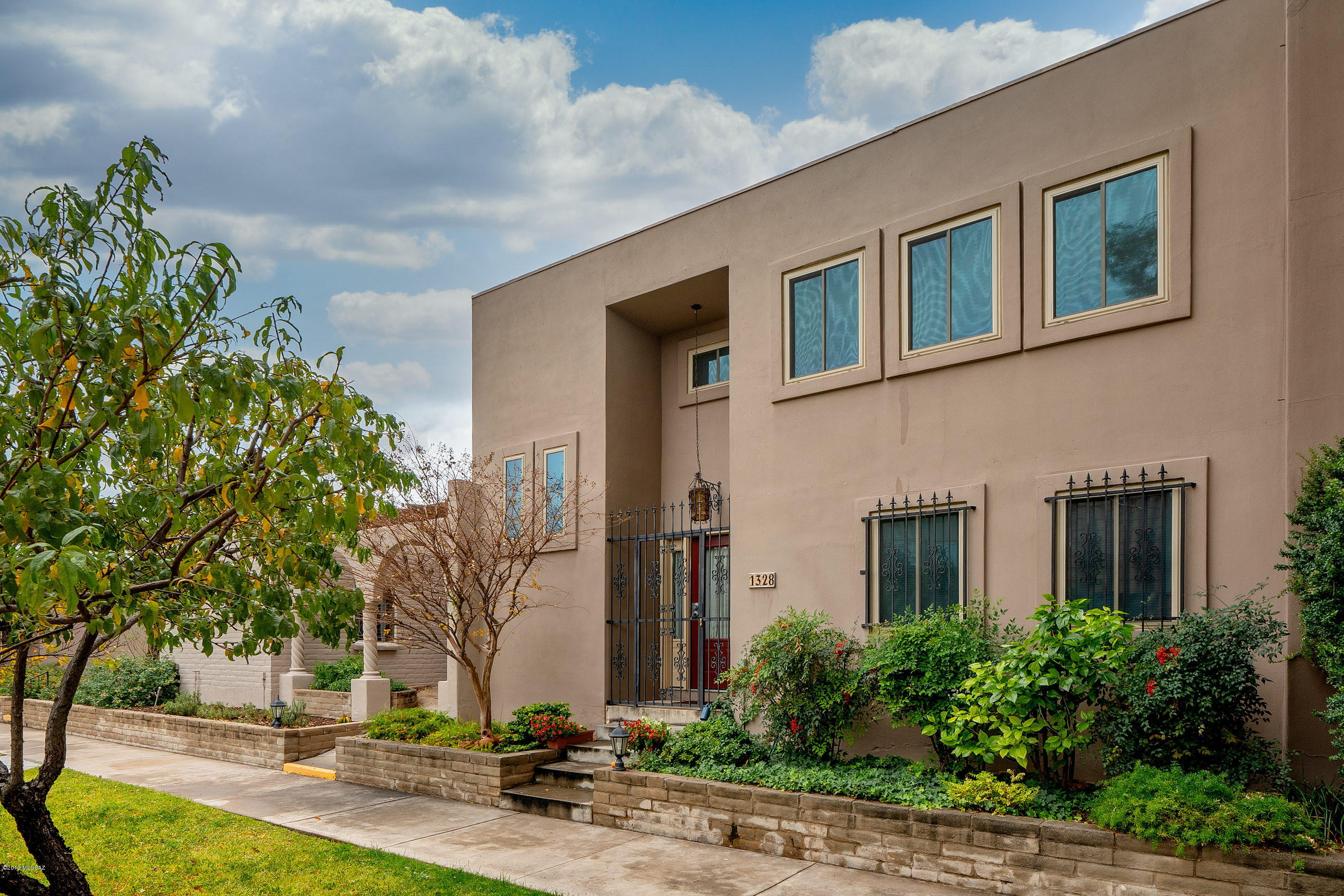 Rolling Hills Towne House - Residential