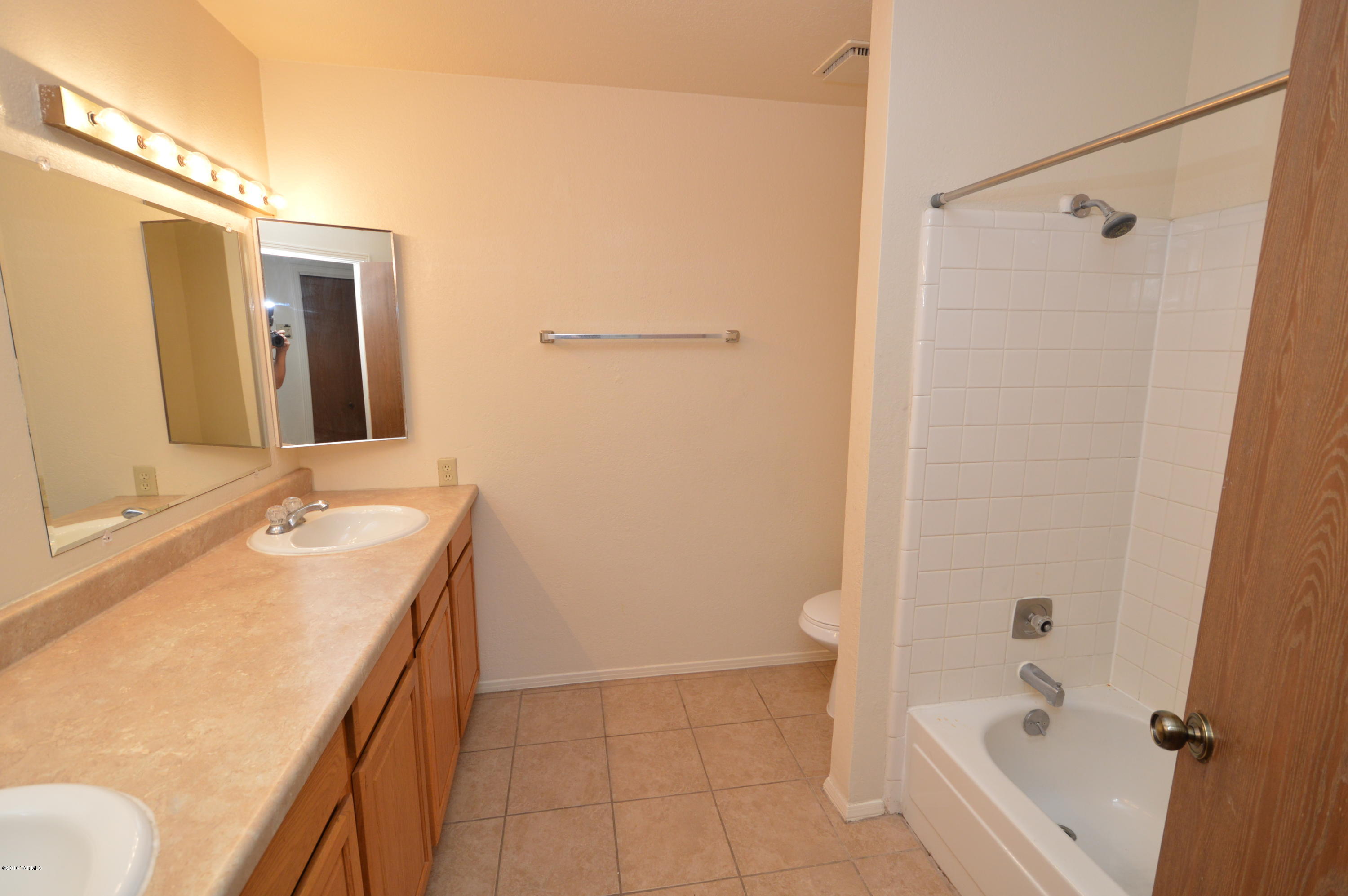 Vista Del Rio (1-217) - Residential Lease
