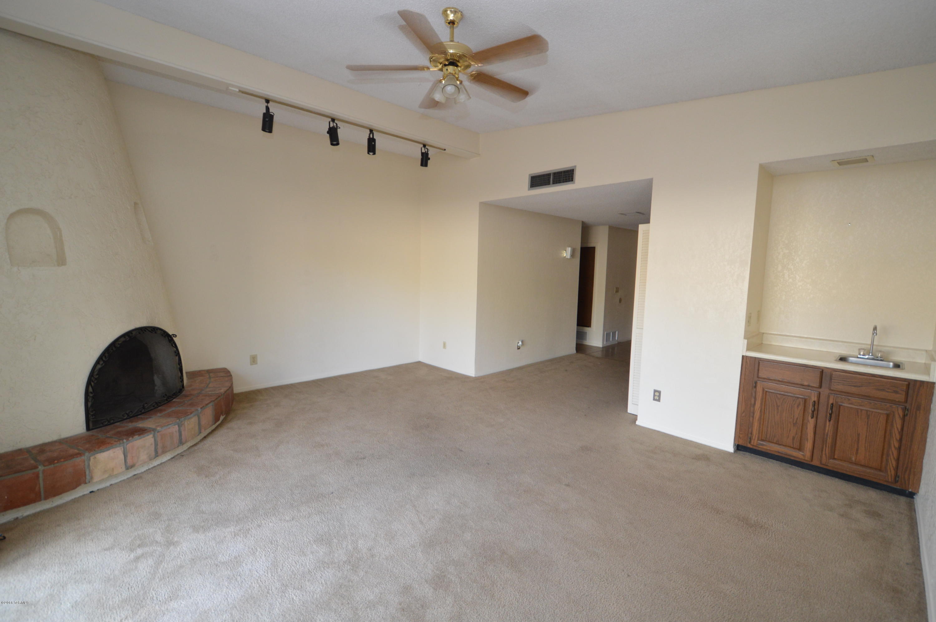 Vista Del Rio (1-217) - Residential Lease