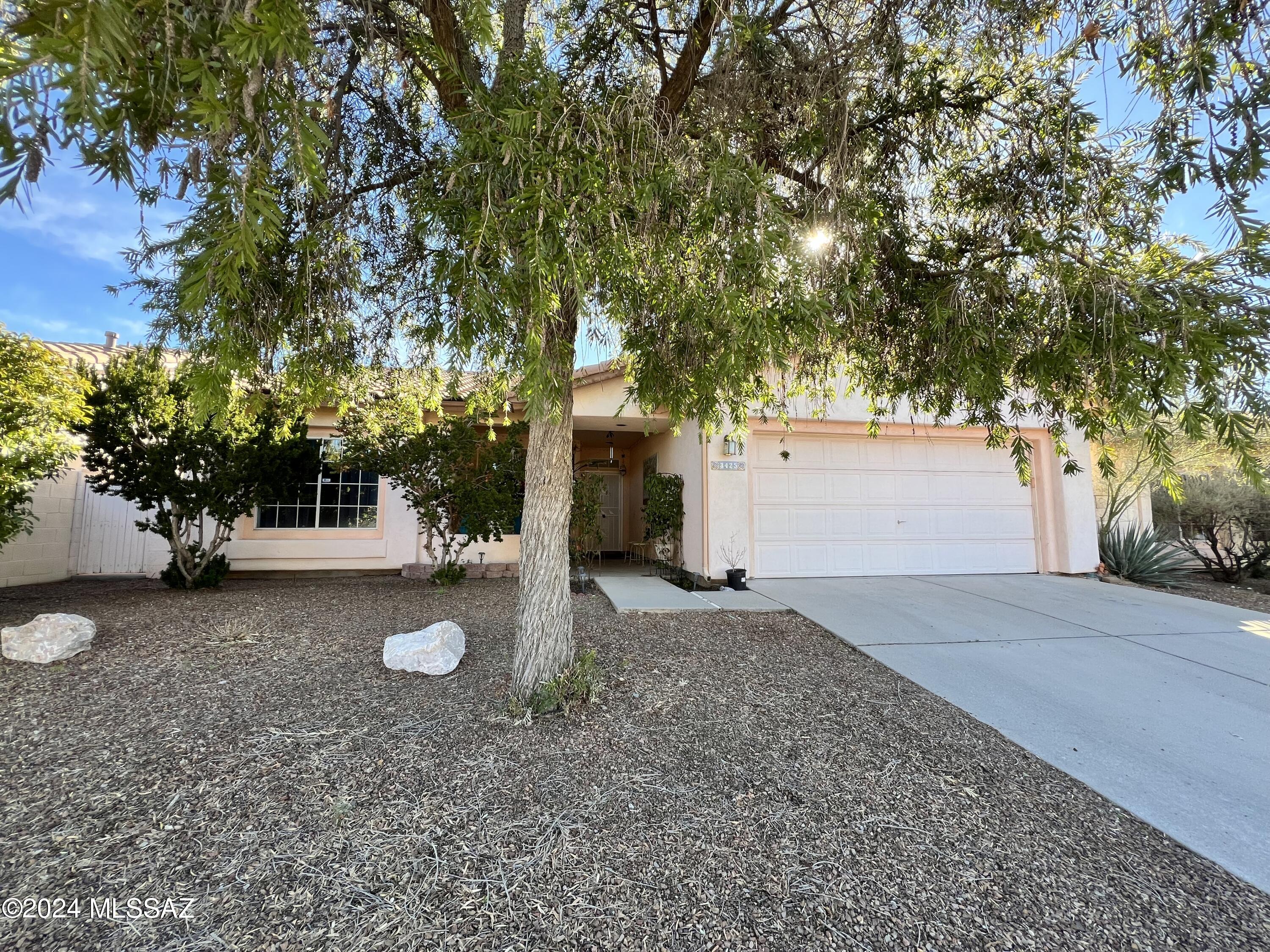 Located in North Ranch community this 3bdr/2ba split bedroom floorplan w/fenced backyard, two car garage, and extended covered patio.
Relax on your front patio w/porch swing,  kitchen w/granite counters, counter seating and nook.
Spacious living room, primary bedroom w.ensuite features granite counter, big walk-in closet, and separate shower.
North Ranch community offers to sparkling pools!
EMS REALTY REPRESENTS THE LANDLORD ONLY ON THIS LISTING