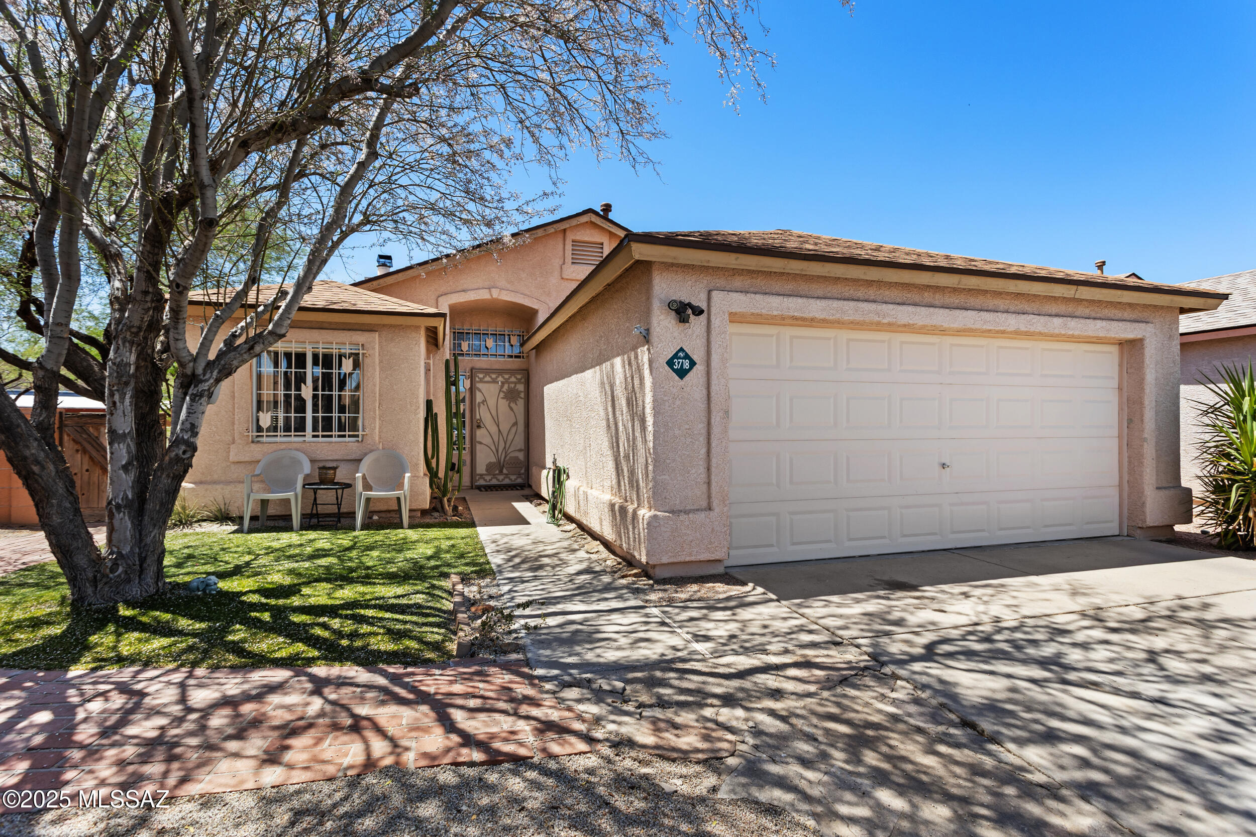 Range priced- seller will accept/counter offers within the range of $310,000-$340,000.

Fantastic home and lot with a pool, privacy and great location! Bright kitchen with eat in breakfast nook, dining area with double sided fireplace into the living room with access tot he extended patio and large pool area! Split bedroom plan and spacious primary bedroom with walk in closet. Solar on home keeps the bills low! You won't want to miss this rare find in a prime location close to everything!