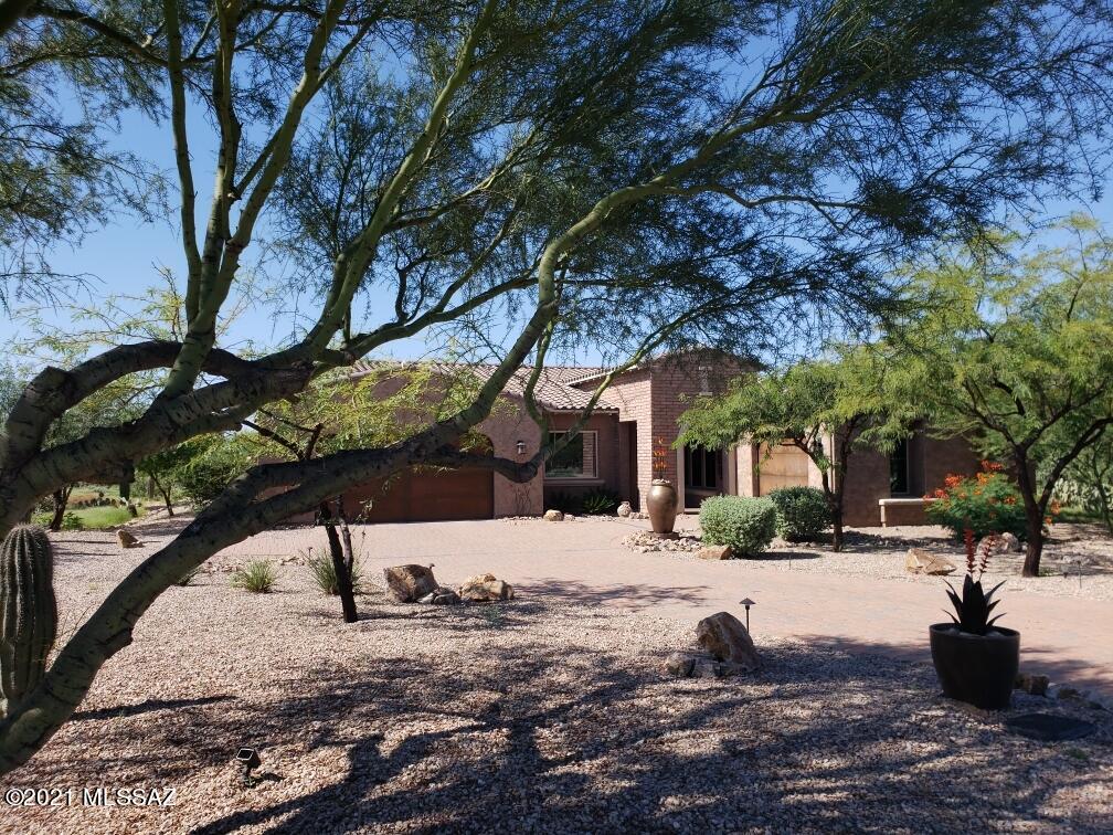 Beautiful 1 story home is located in the prestigious gated community of Tortolita Vistas near the Dove Mountain area of Marana. All homes in this community are single story with 3/4 acre to 1 acre home sites. This home is located on a 3/4-acre home site featuring a gourmet kitchen with stainless steel appliances, Kitchen & Master Bath Granite Counter Tops, 10' Ceilings, 12' multi-slider glass door in Great Room, Tile flooring, Paver walkway & driveway, 2 x 6 Exterior Walls. Professionally landscaped front and back, 3-car plus tandem garage, Paver covered patio in backyard with unobstructed panoramic views of mountains. Raised Spool, Pentair Intelliflo pump, Sun control retractable shades.