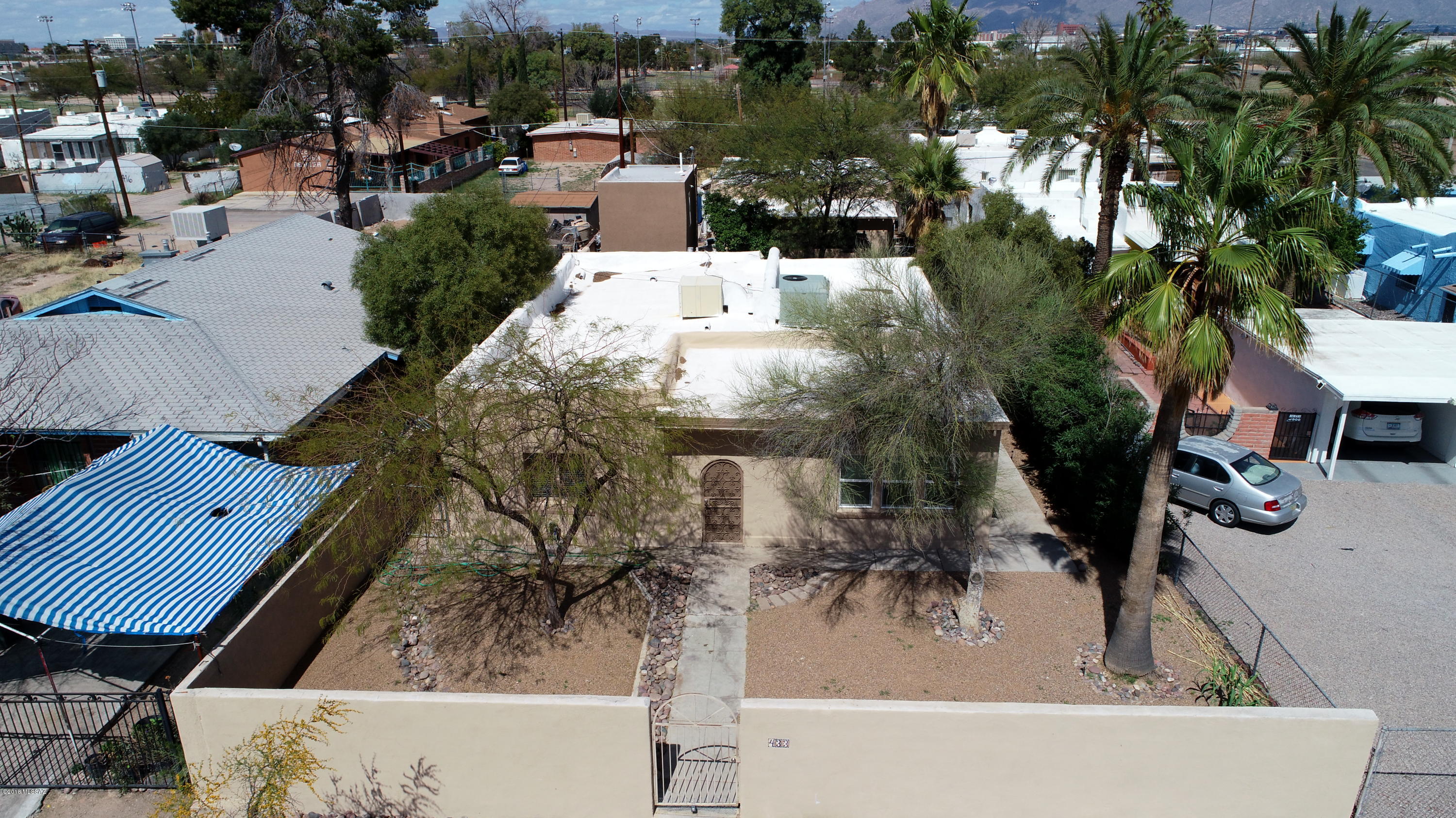 This is a once in a life time opportunity. 4-plex close to the U of A. 3 bed 2 bath  main house, 1 bed 1 bath 2 story unit currently listed on airbnb and pulling in around $1,000 a month, duplex 1 bed 1 bath
