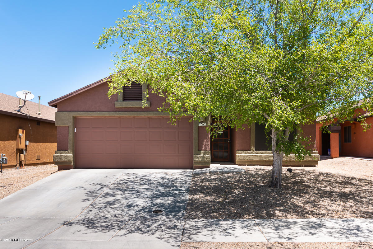 Tres Pueblo's 4 bed 2 bath one story home with a pool size back yard, formal living room,separate family room,kitchen island w/drawers, Master bedroom w/double sinks and walk-in closet. Newer stove, disposal, Reverse Osmosis, ceiling fans,mini blinds throughout(curtains do not convey), DC motors,extra insulation added in the attic, security doors front and back, new garage door opener-DC.
Low care, rocked back yard. Easy access to I-10, Raytheon, and down town.