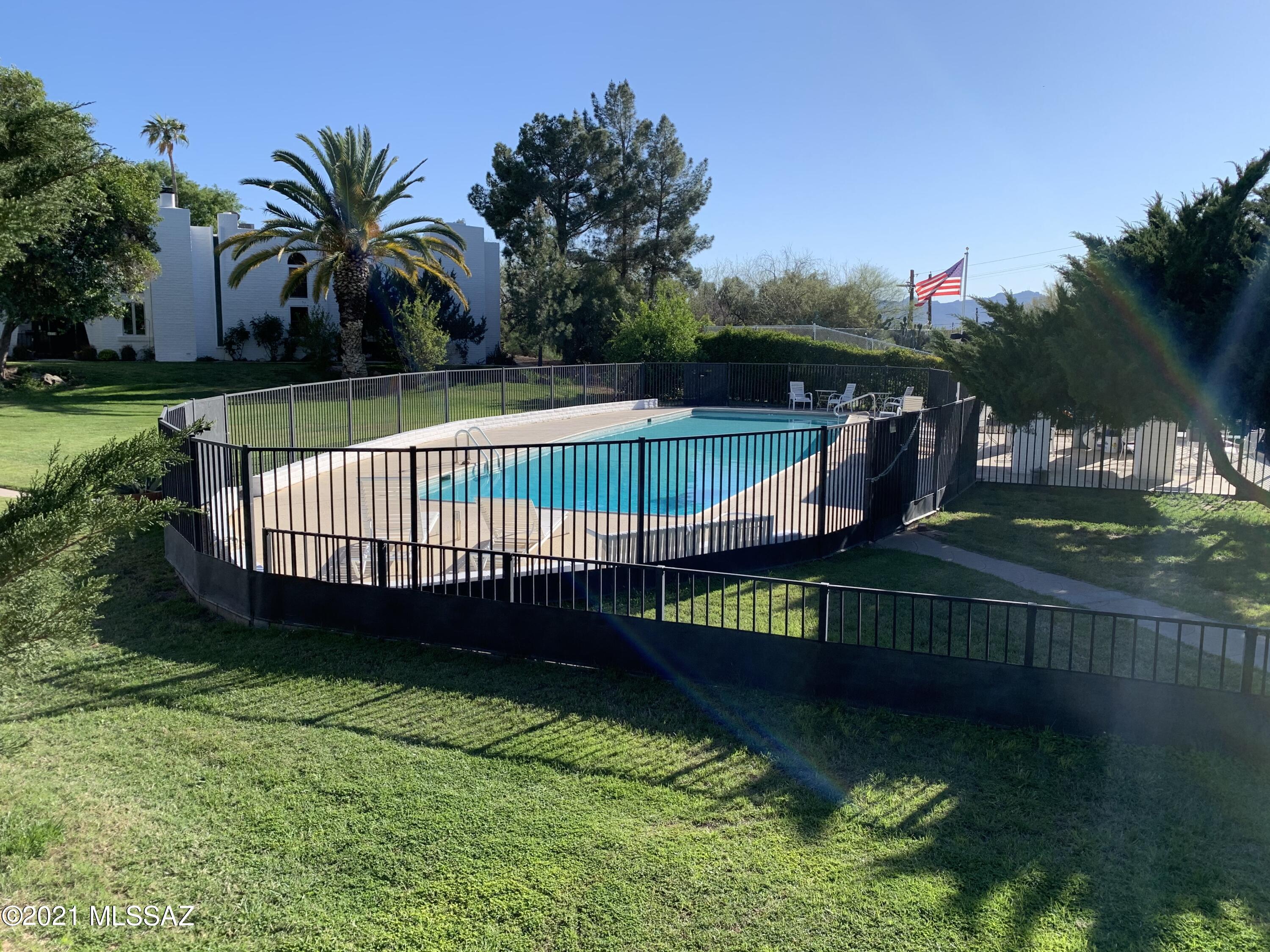 Las Lomitas (1) - Residential