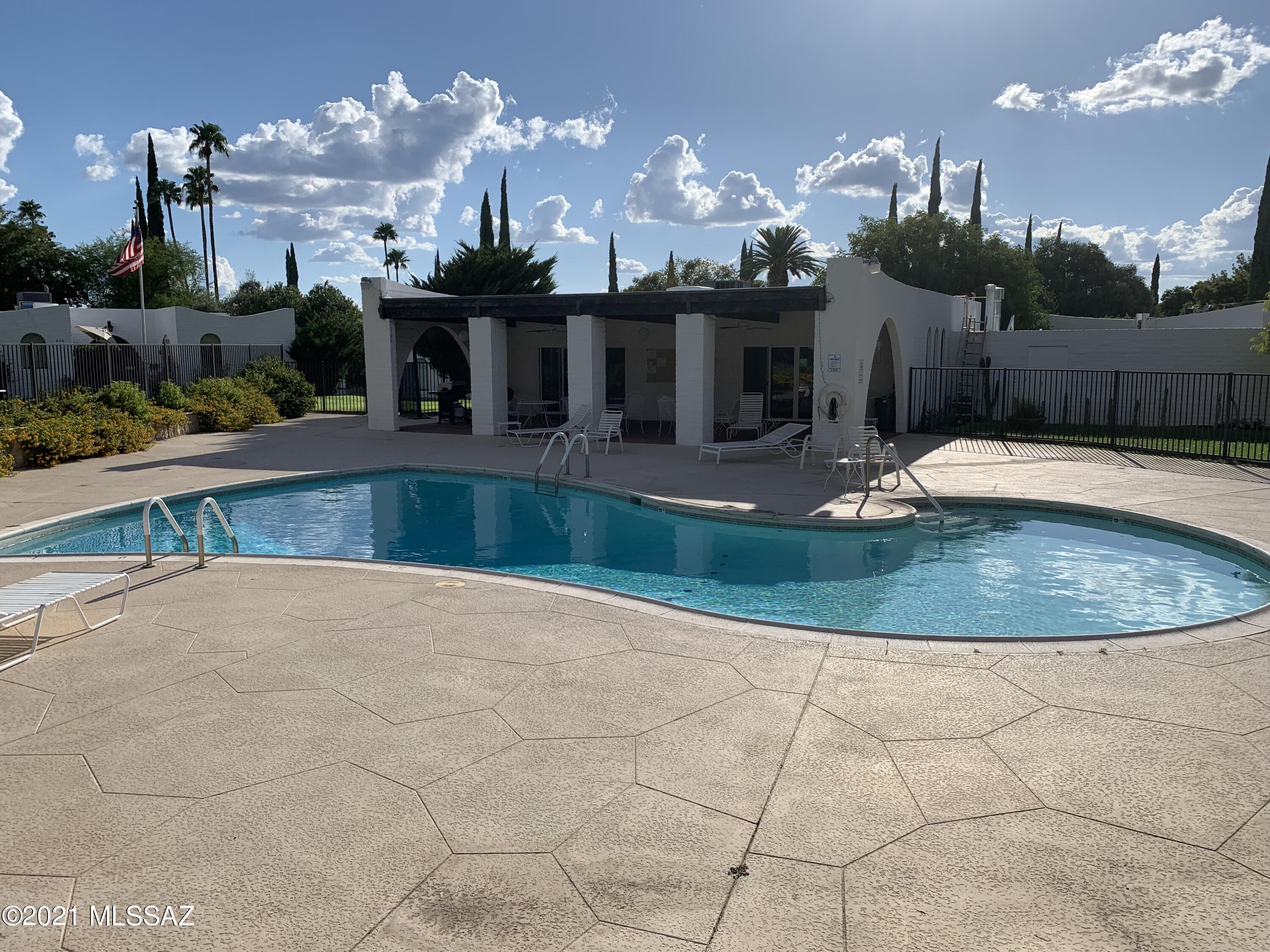 Las Lomitas (1) - Residential