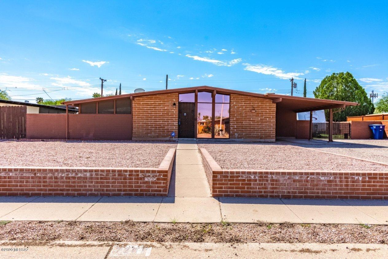 Wow!  Wonderful 3 bed/2 bath with gorgeous beams and lighting. Walk in to this updated modern living space with wood floors and matching accents. Close to Sonoran Science Academy. RV gate and RV parking available. Enclosed patio. Storage shed can be used for extra storage or converted to studio. Owner occupied. Showings by appointment only.