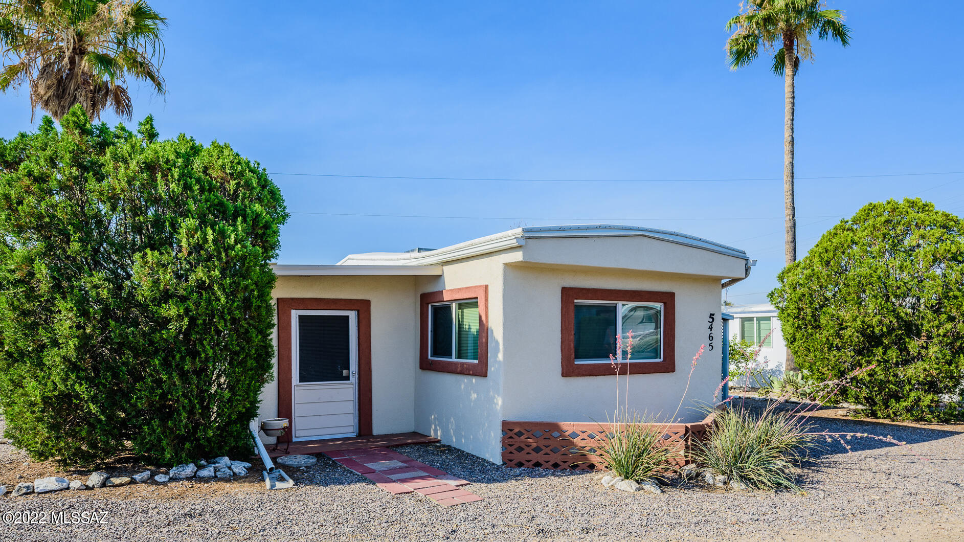 Come see this cozy fully furnished home in the beautiful Tucson Estates Retirement Community! This home has fully upgraded floors, countertops/cabinets as well as a storage/laundry room and a very spacious Arizona room. Combined with beautiful mountain views and community amenities which include unlimited golf, tennis, pickleball, shuffleboard, 3 pools, spa, exercise room, trash collection, and much more! This residence can also serve as a good winter visitor or rental home.  Come view it now!