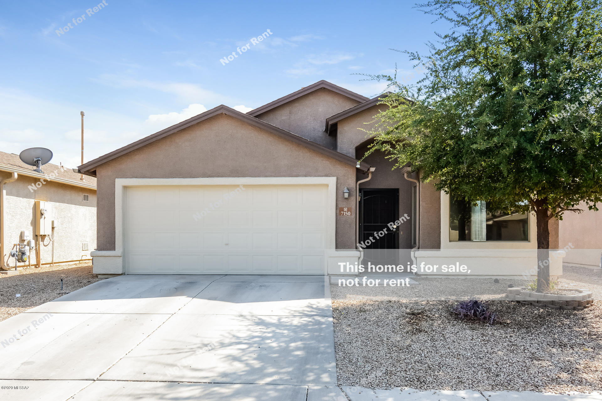 This Tucson one-story cul-de-sac home offers a two-car garage. This home is vacant and cleaned regularly. Solar is leased but pre-paid in full.