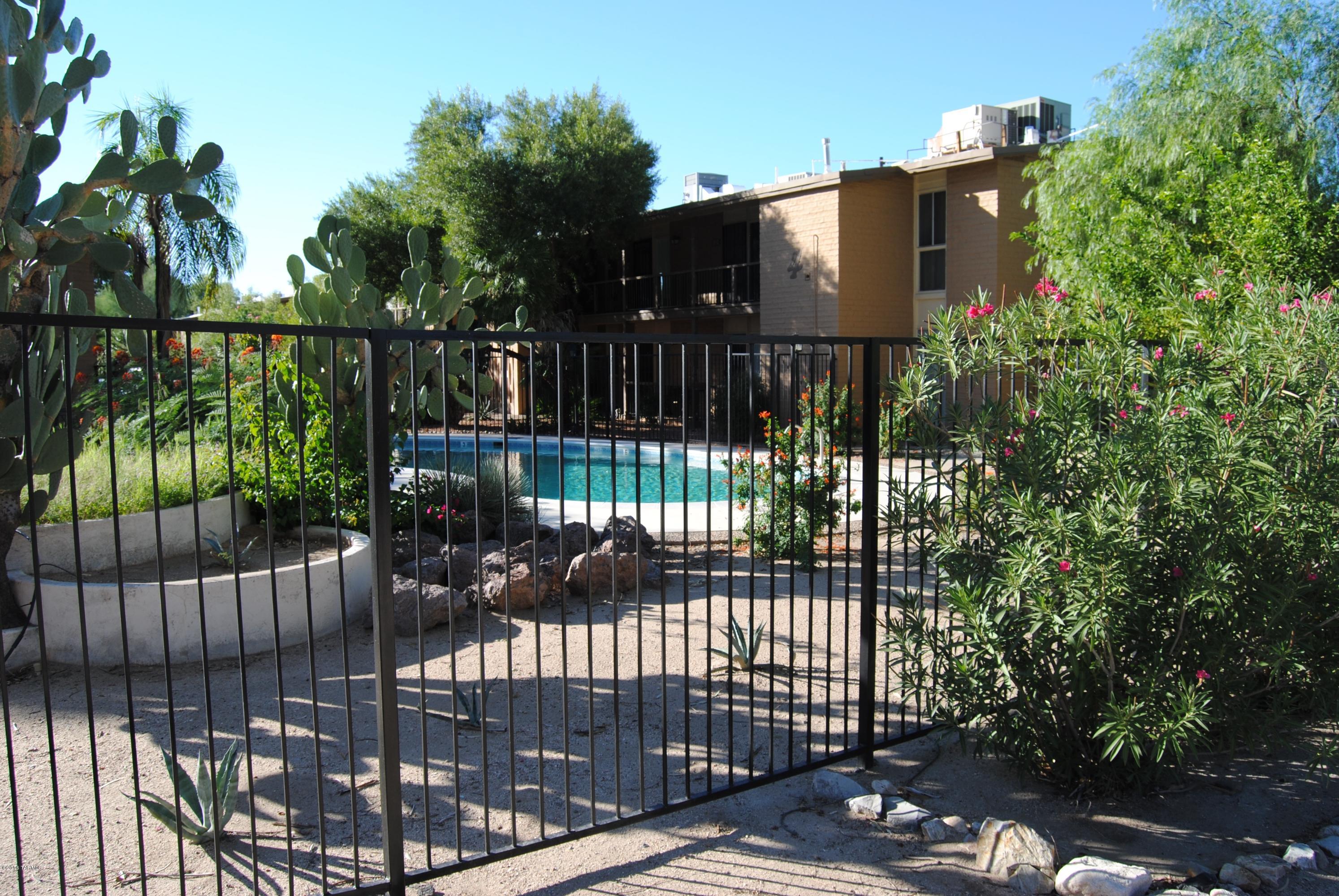 Cancha Del Golf - Residential