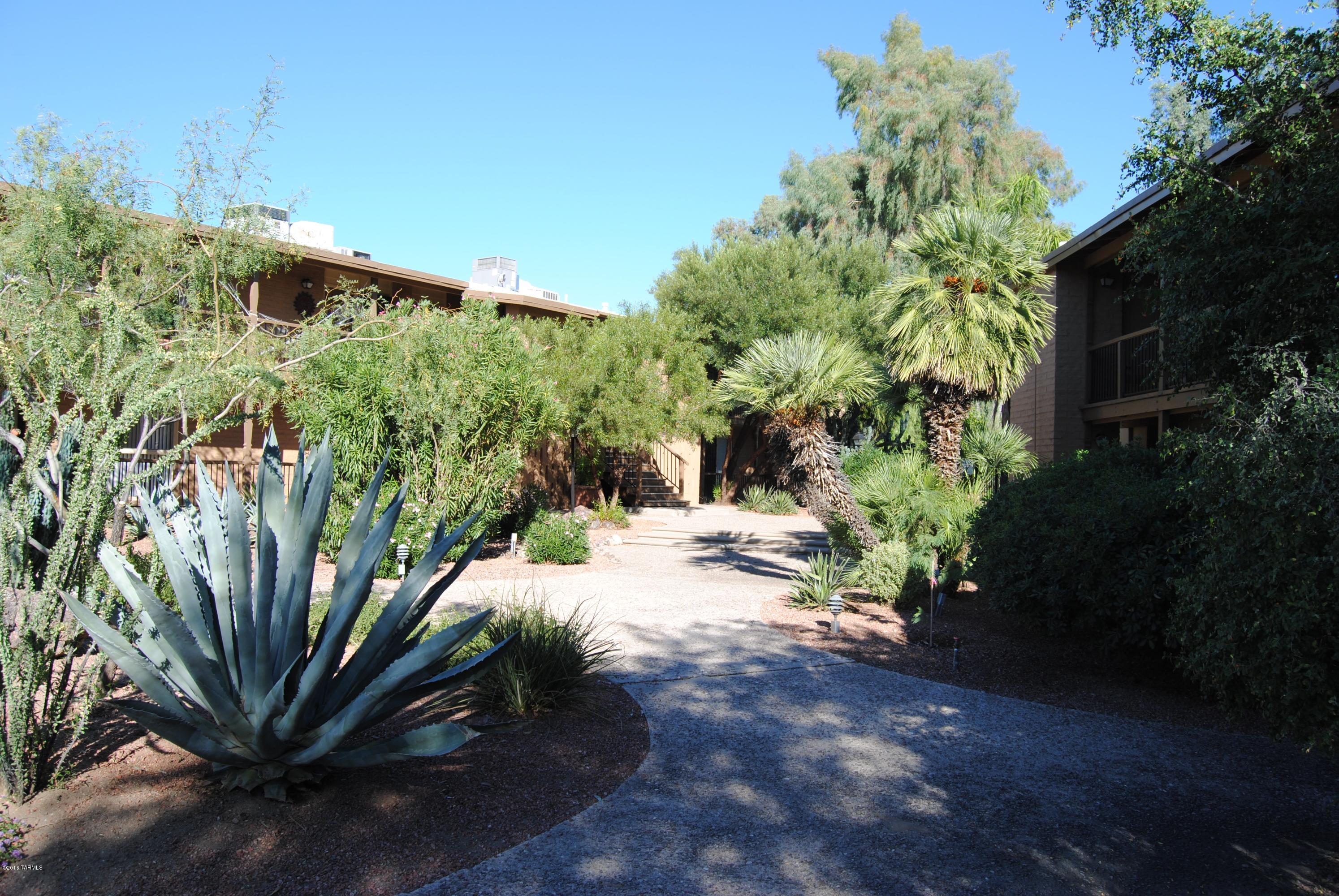 Cancha Del Golf - Residential