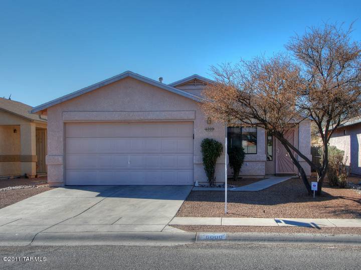 Beautifully maintained home with many gorgeous features! Wood laminate flooring throughout, Very clean and bright!