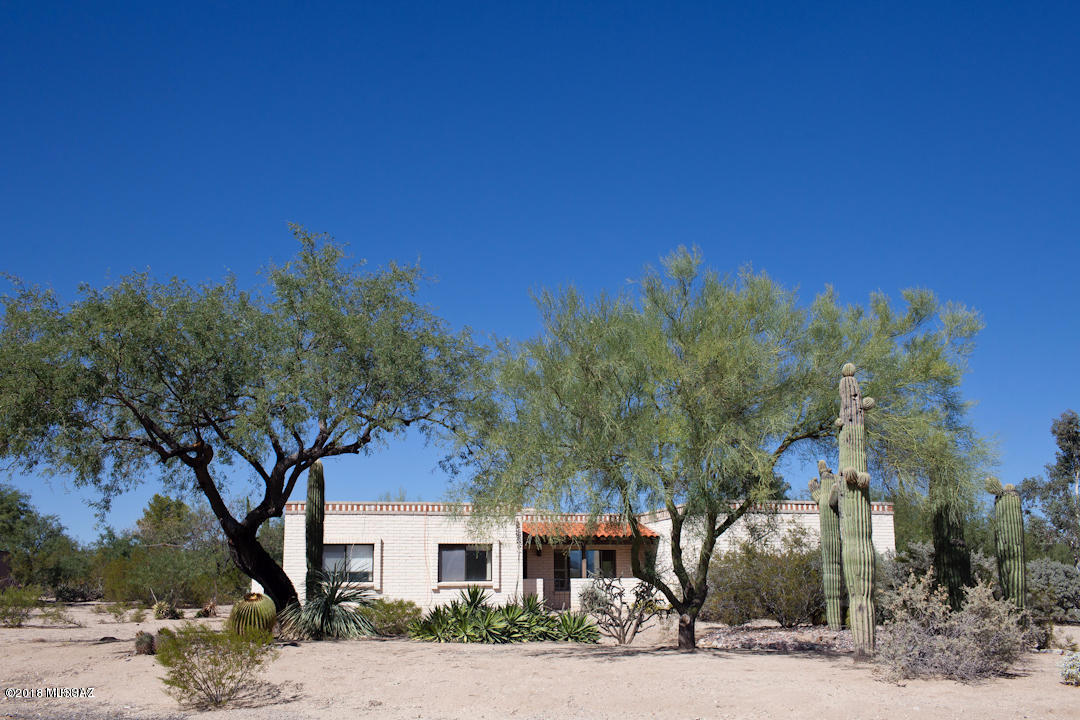 Beautifully updated, solid block home in an established, quiet neighborhood. See forever mountain views from a high, 1 ACRE corner lot with extra privacy. Highly desirable area. NO GVR / NO HOA / NO AGE RESTRICTIONS. Sahuarita schools are minutes away. Gourmet baker's kitchen with butcher block counter + gorgeous granite slab counter. Charming two-way fireplace Brand new, wood laminate floors throughout living areas. New paint. Large 2 car garage. Extra storage room off garage. New water softener. Brand new stainless steel kitchen appliances convey. Backyard and landscaping are meticulously maintained. Decorative block wall around backyard. Long asphalt driveway offers plenty of extra parking. Pride of ownership shows throughout. Won't last!