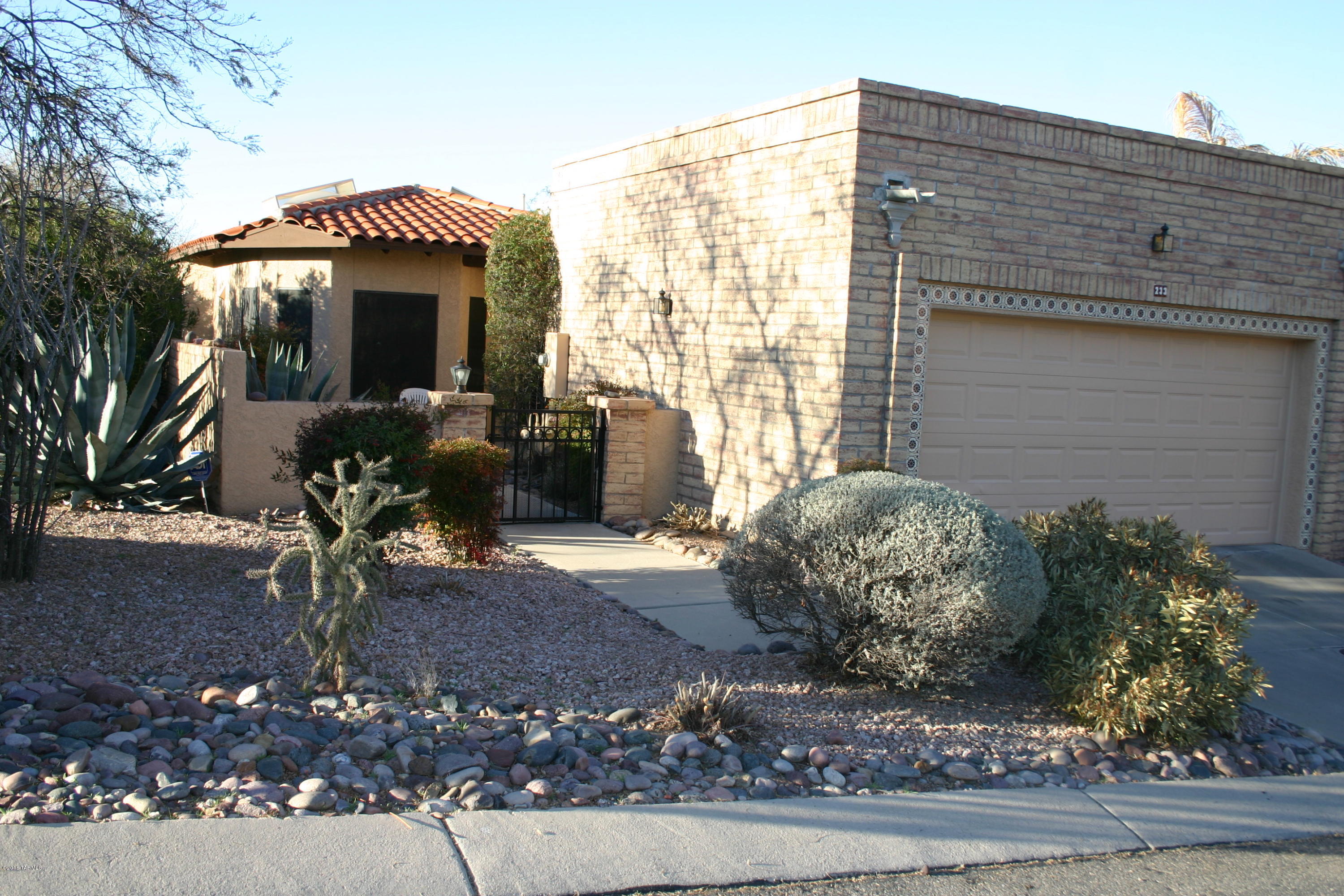 Valle Del Oro Townhomes (1-90) - Residential Lease