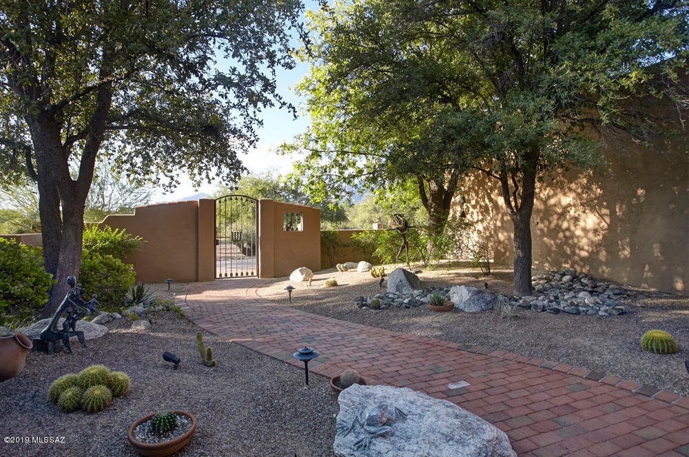 La Cienega (1-17) - Residential