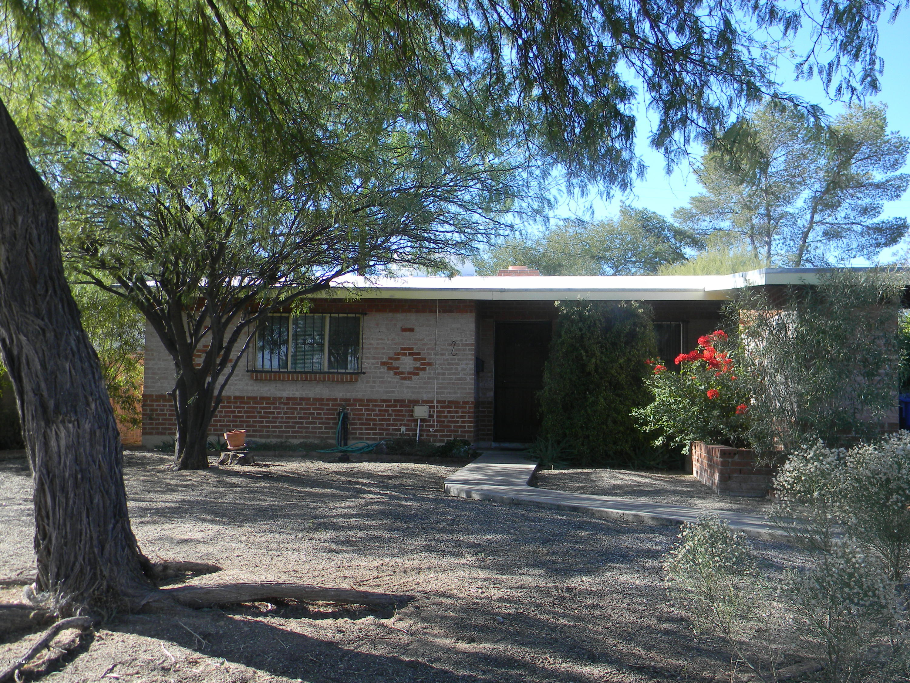 Super cute Central home!  Two large bedrooms, classic bathroom, big living space with laminate flooring and screened porch/Arizona room.  Large yard, private too!  Carport would be an easy conversion to a one car garage.