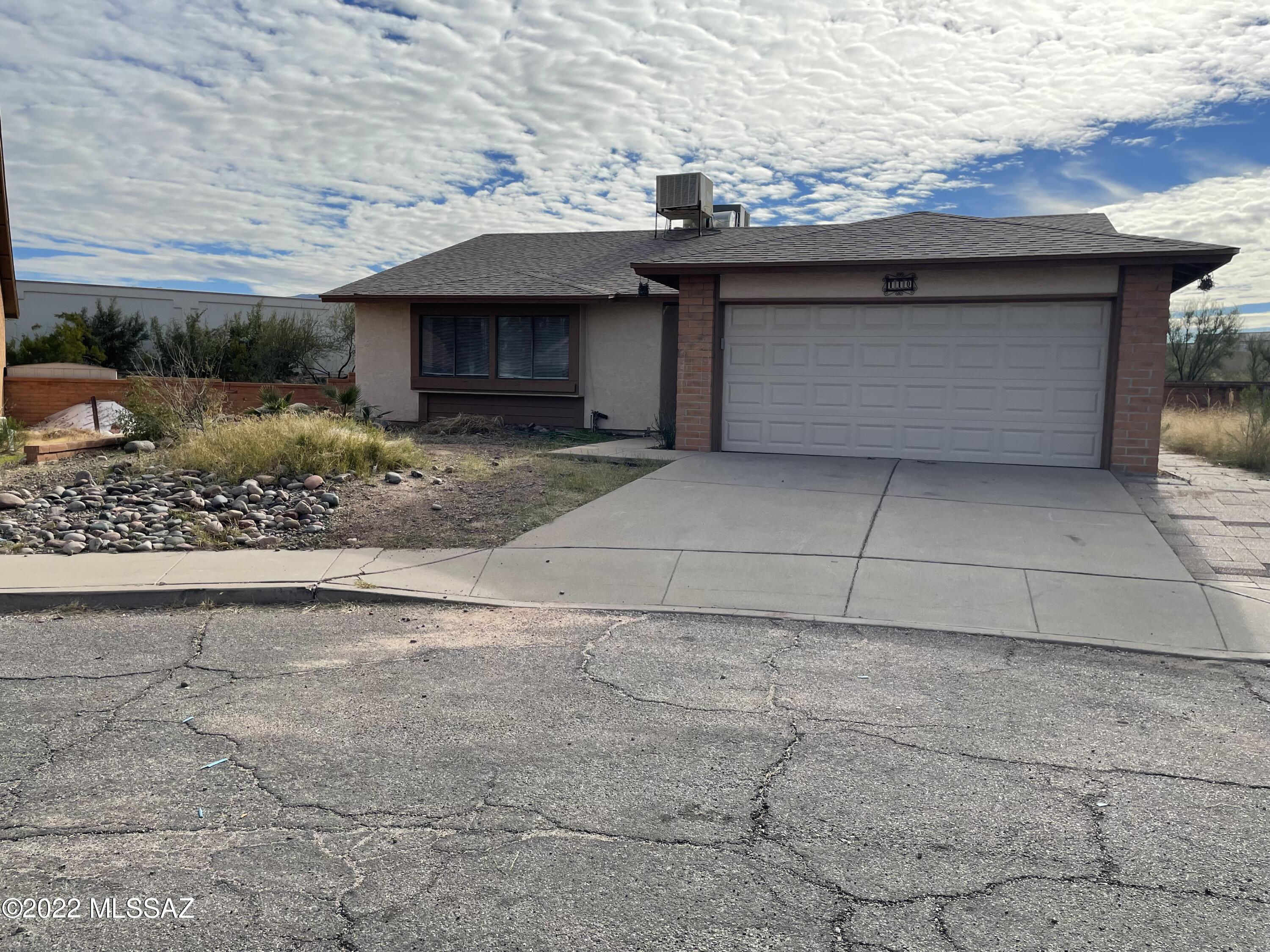 Fixer-upper on cul-de-sac lot with no rear neighbors. Great east-side location. Little TLC and this home can be spectacular. AC & water heater less than 5 years old. Garage door less than 2 years old.