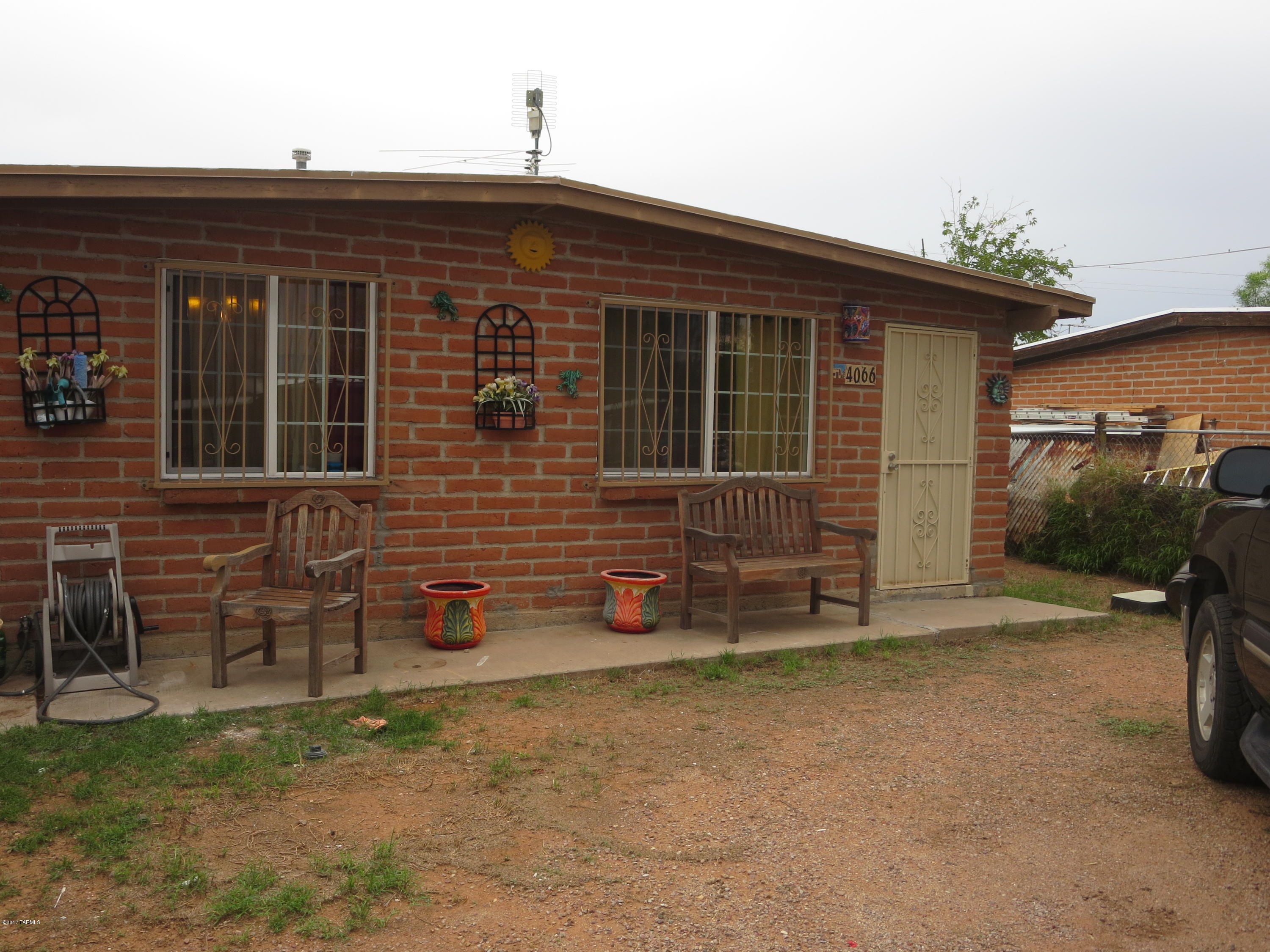 Great house in an established neighborhood. Bathrooms have recently been remodeled, great floor plan with a huge back and front yard. Come and see this charming home which has a lot to offer. This property qualifies for DOWN PAYMENT ASSISTANCE