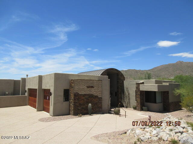 Wow, just wow. This once beloved masterpiece needs you. From the dramatic entryway to the negative edge pool, to the wall of windows overlooking golf course, this home could be glorious, yet again. Go-check it out! Please take care around empty pool and spa. Pardon the mess. Debris removal and cleaning has been ordered. Seller has never resided at subject and has no information on conditions. No SPDS, no CLUE. Seller will not initiate utilities. Sold strictly as-is and title will be seller's choice. Seller holds all offers for the 1st 10 DOM. Special addenda required after offer acceptance. MULTIPLE OFFERS RECEIVED. PLEASE SUBMIT HIGHEST AND BEST BY 07/25/22 AT MIDNIGHT.