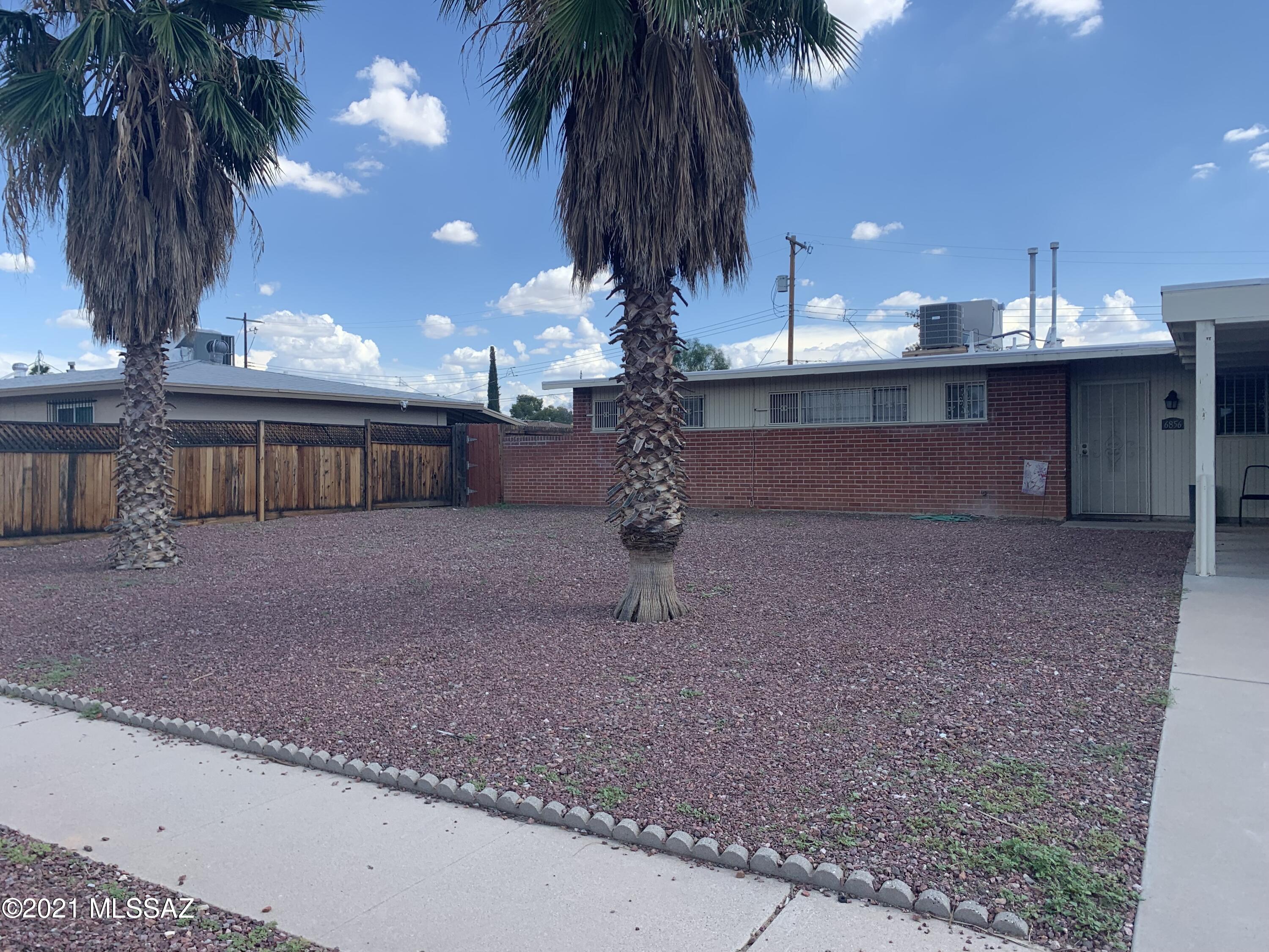 Come see this 4 bed, 2 bath with laminate flooring throughout. Close to park and shopping centers. Must see wont last long!