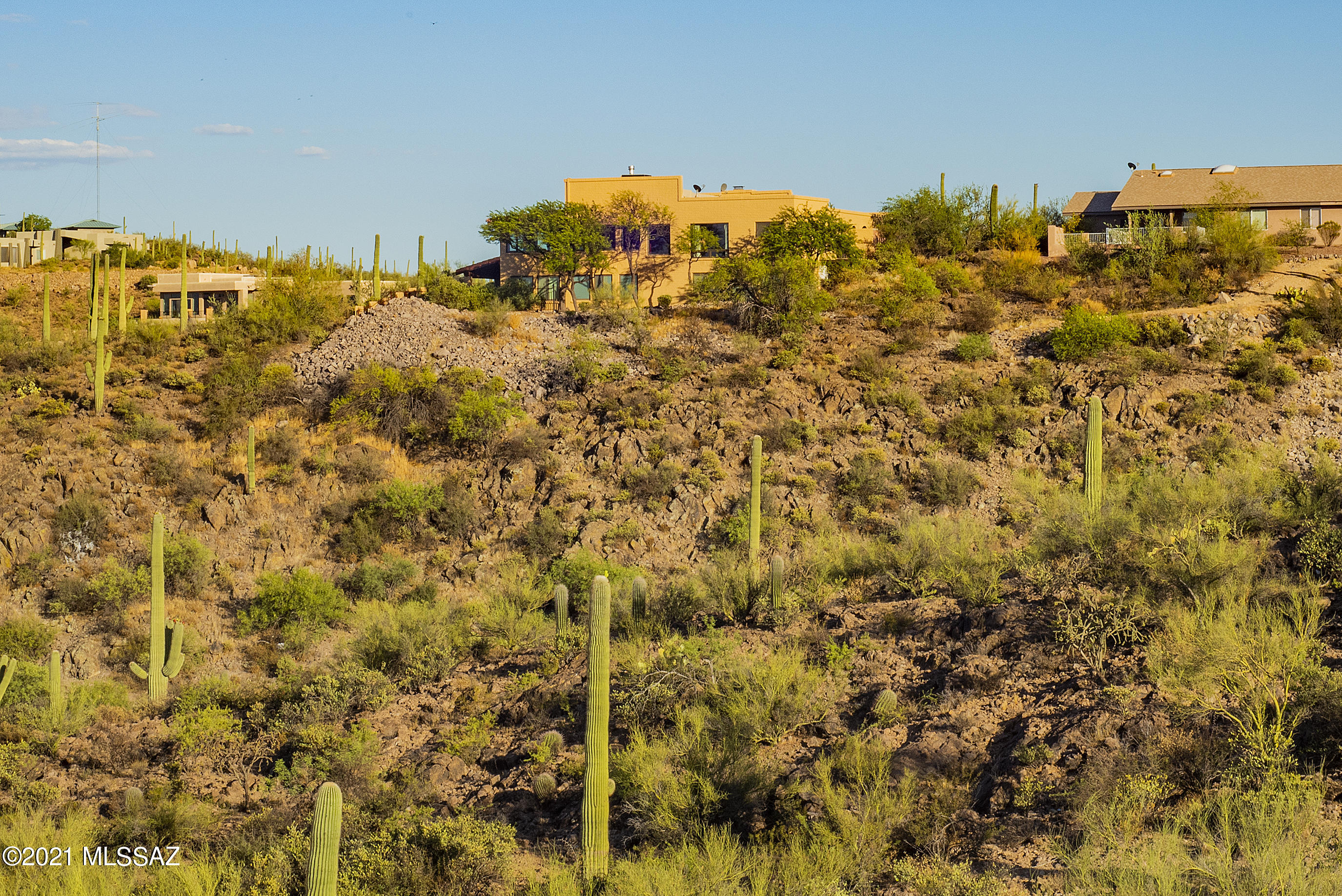 Vista De La Sierra De Dios - Residential