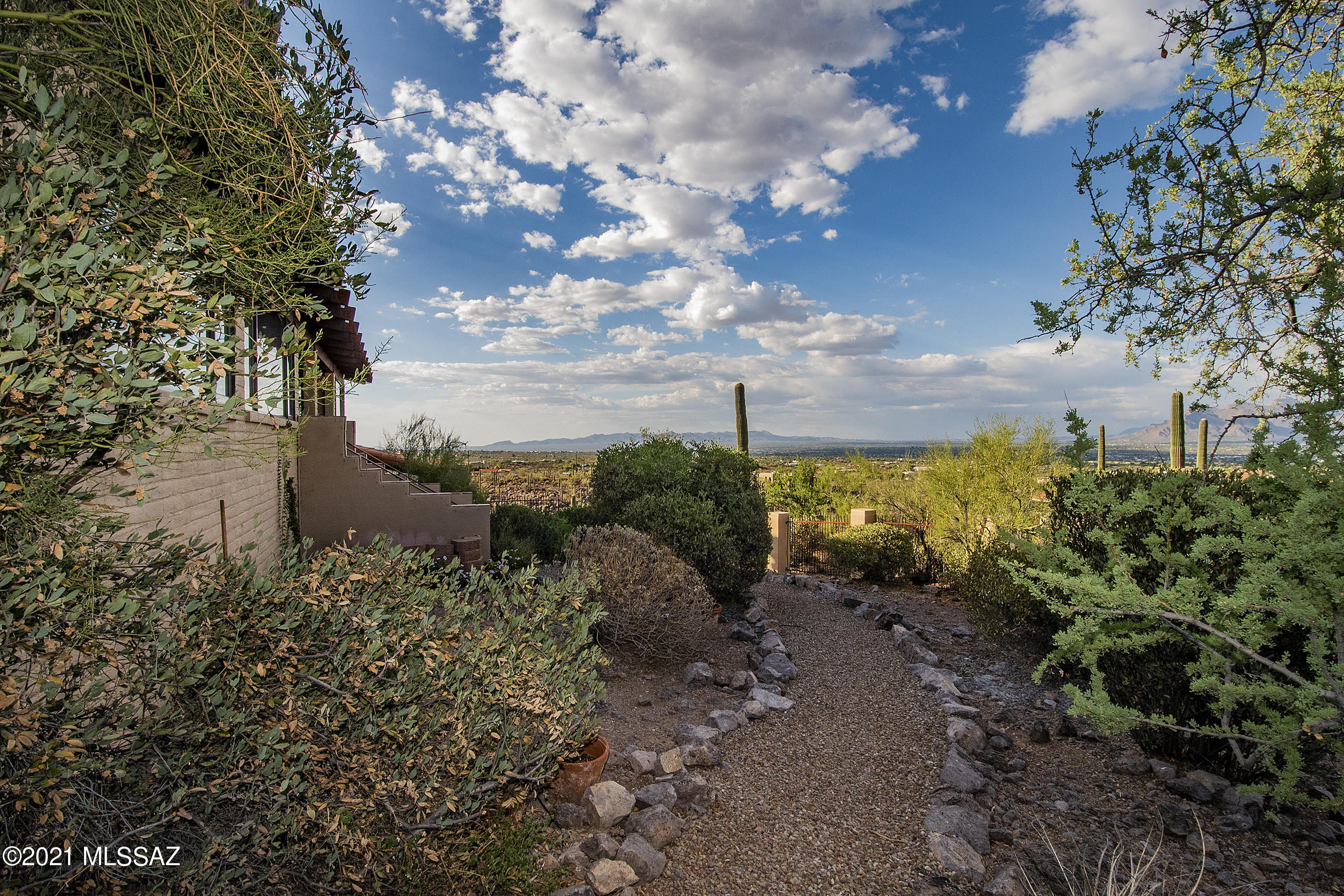 Vista De La Sierra De Dios - Residential
