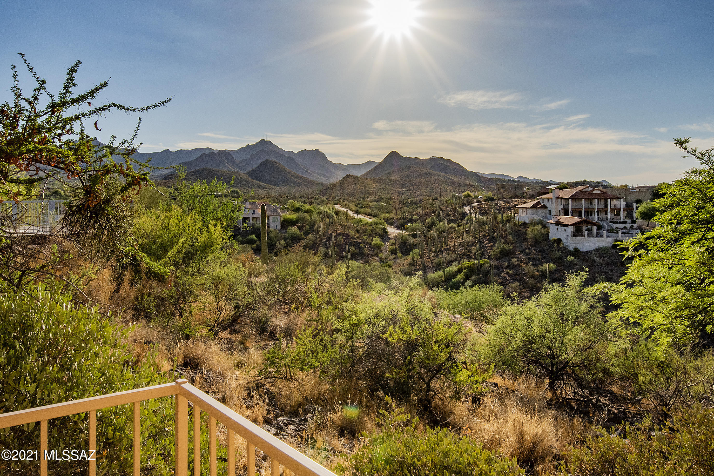 Vista De La Sierra De Dios - Residential