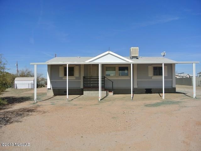 1995 Cavco, 3 bedroom, 2 bath, 28' x 48'=1,344 sq ft, dual cooling, block foundation. Call today for your personal tour.