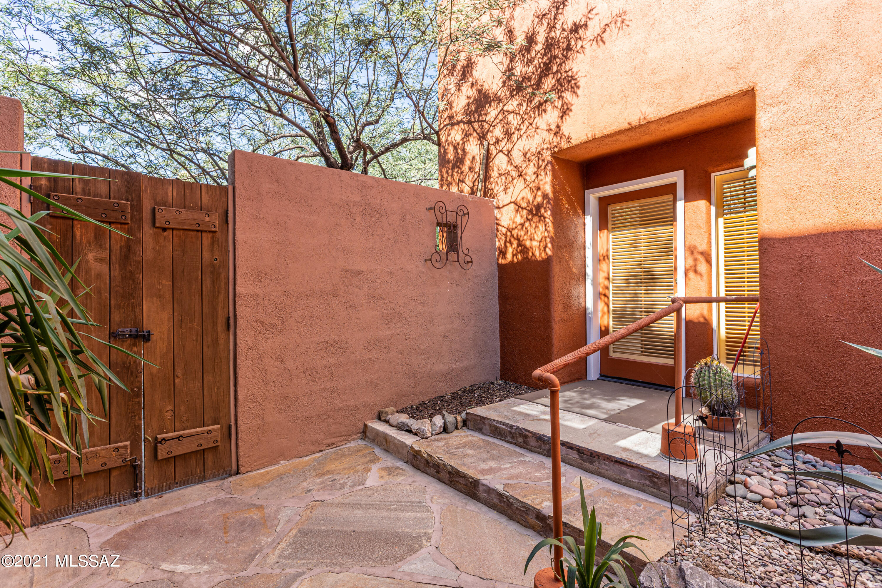 Loma De La Vista Verde (1-38) - Residential