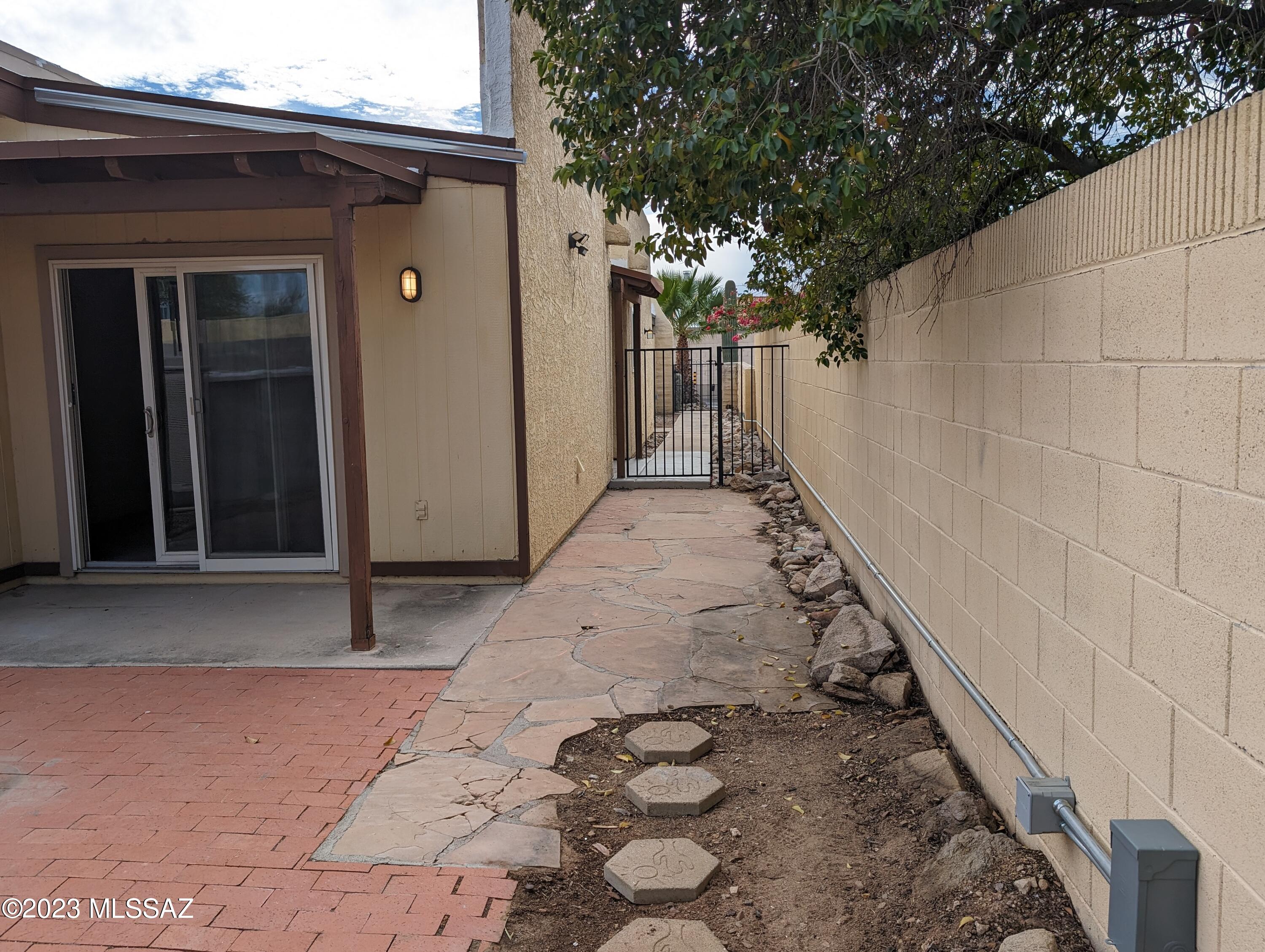 Ladera Brisas Townhouses (1-106) - Residential