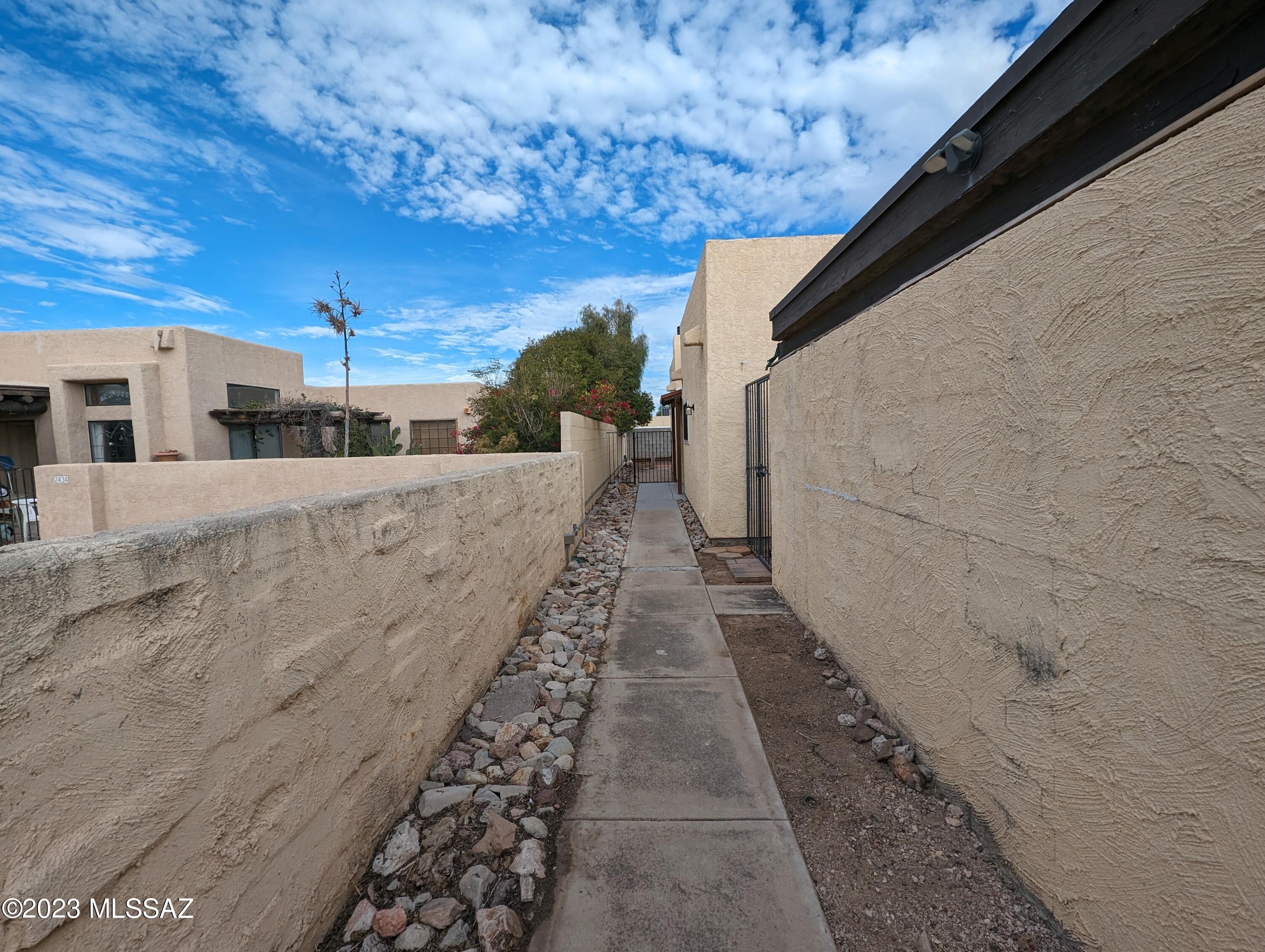 Ladera Brisas Townhouses (1-106) - Residential