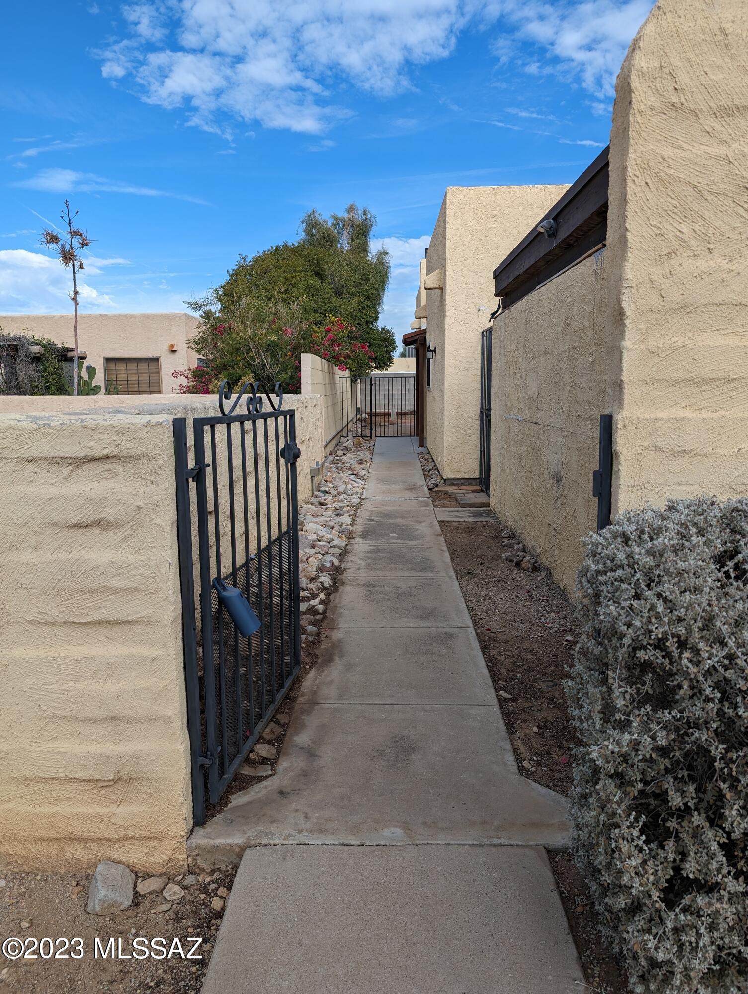 Ladera Brisas Townhouses (1-106) - Residential