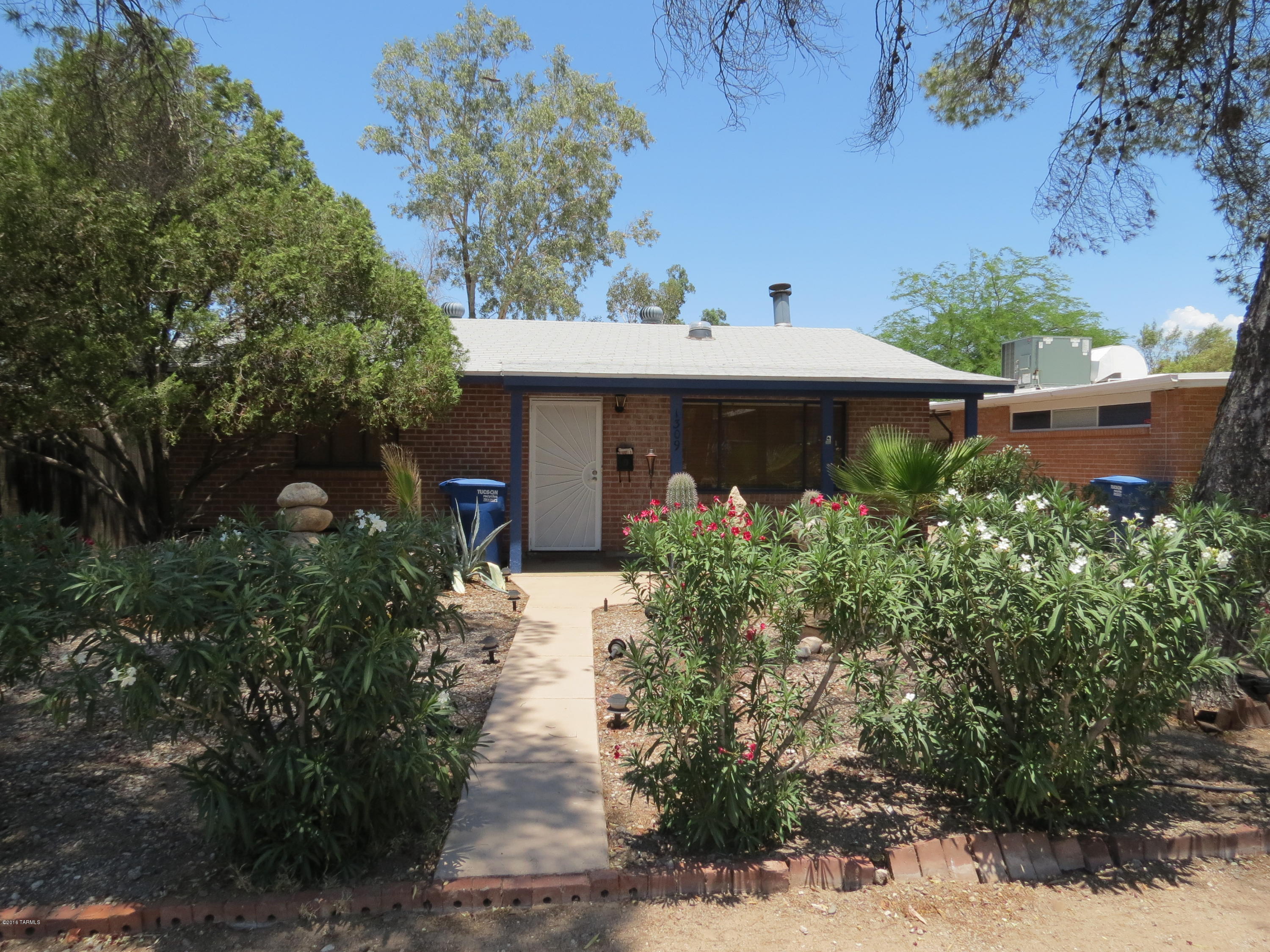 Wonderful Brick Home Only 1/2 Mile North of U Of A. Just Off Bike Path On Mountain. Large Fenced Back Yard. Fireplace In The Living Room. A Perfect Home For Students Or Those Who Want To Be Near The U Of A.