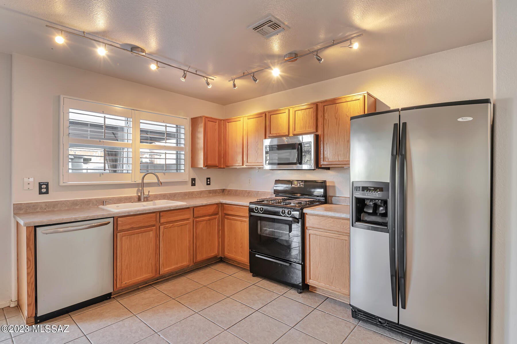 Tierra Del Paraiso(1-133) - Residential Lease
