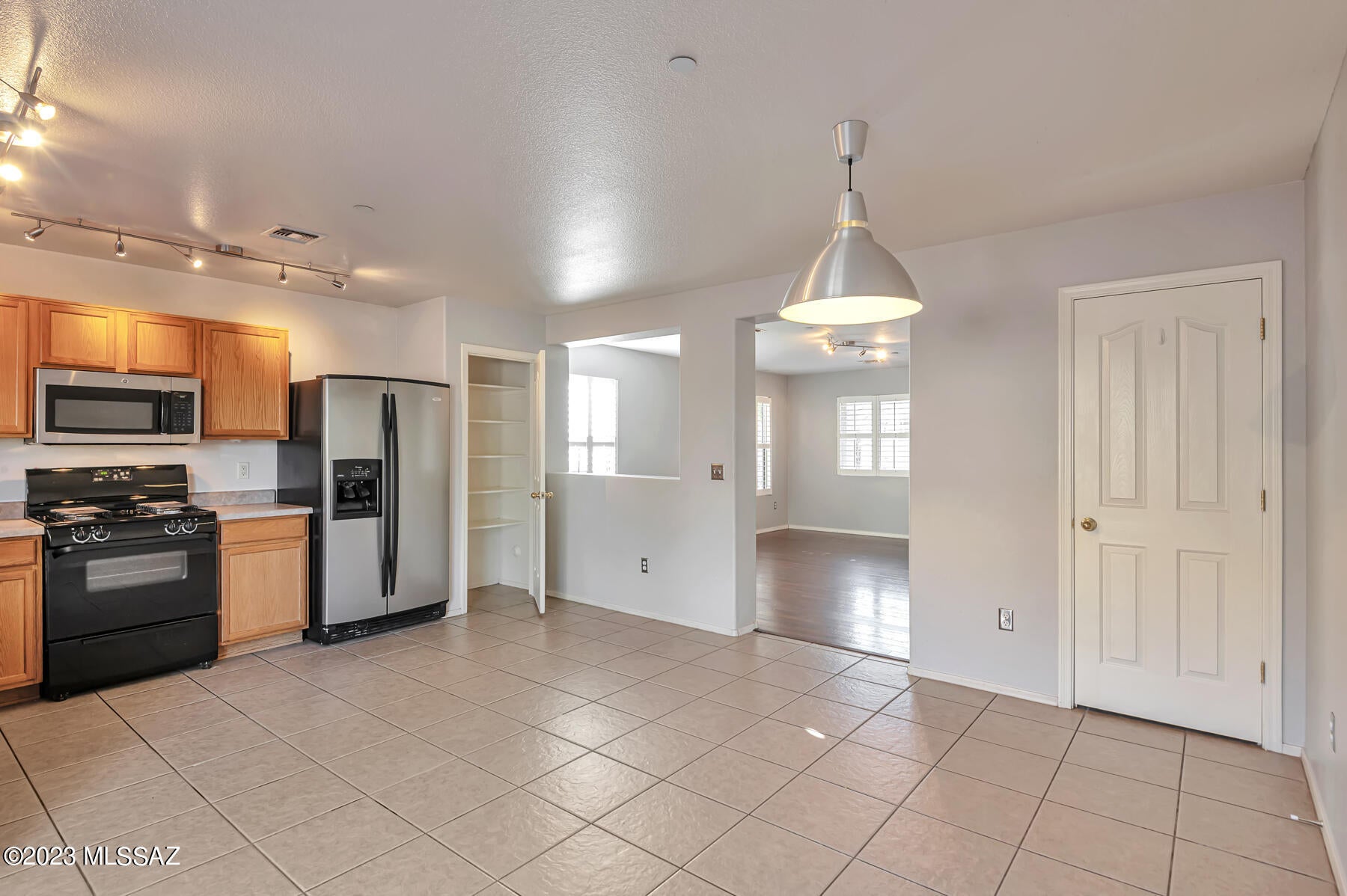 Tierra Del Paraiso(1-133) - Residential Lease