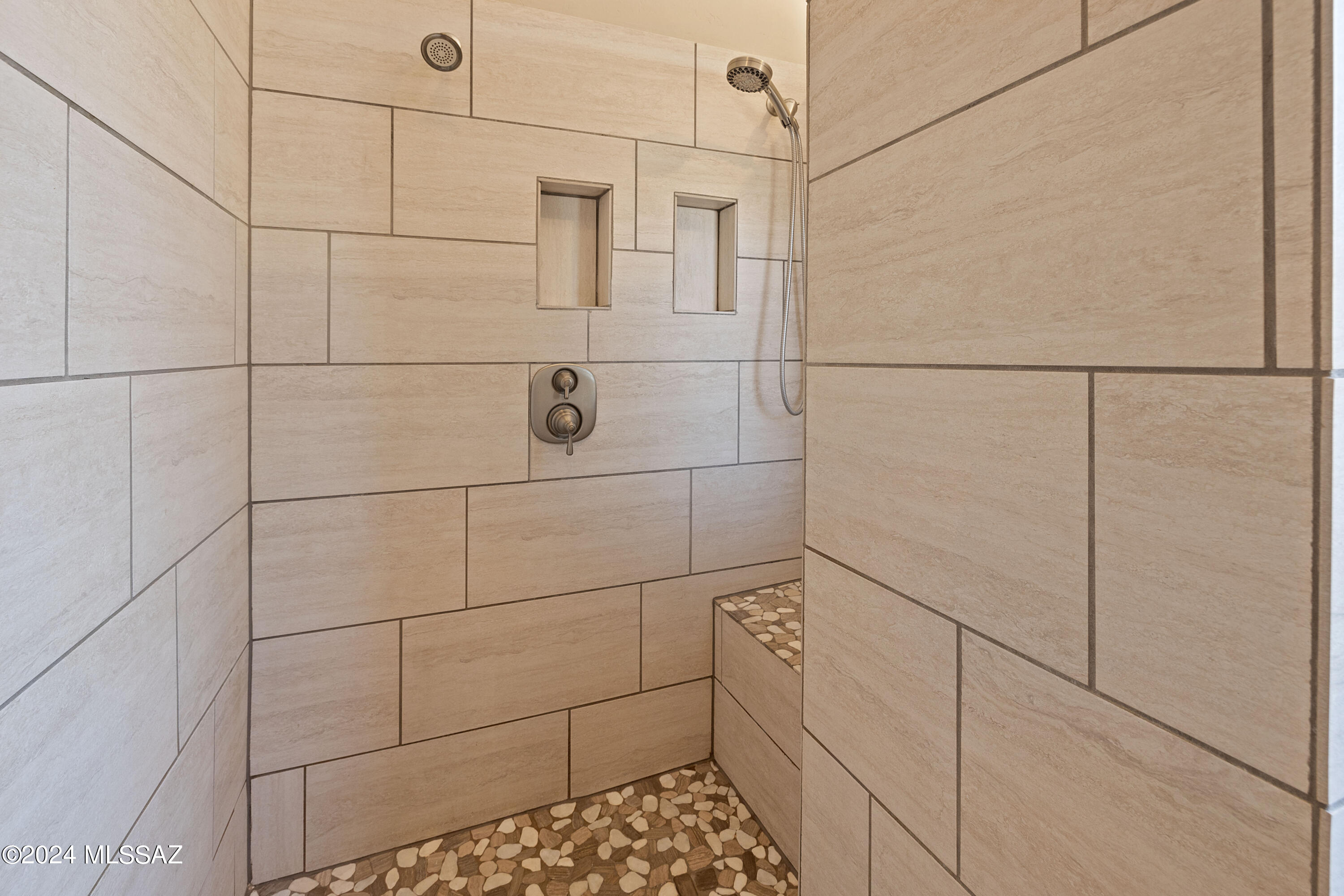 Las Alturas (1-167) - Residential
