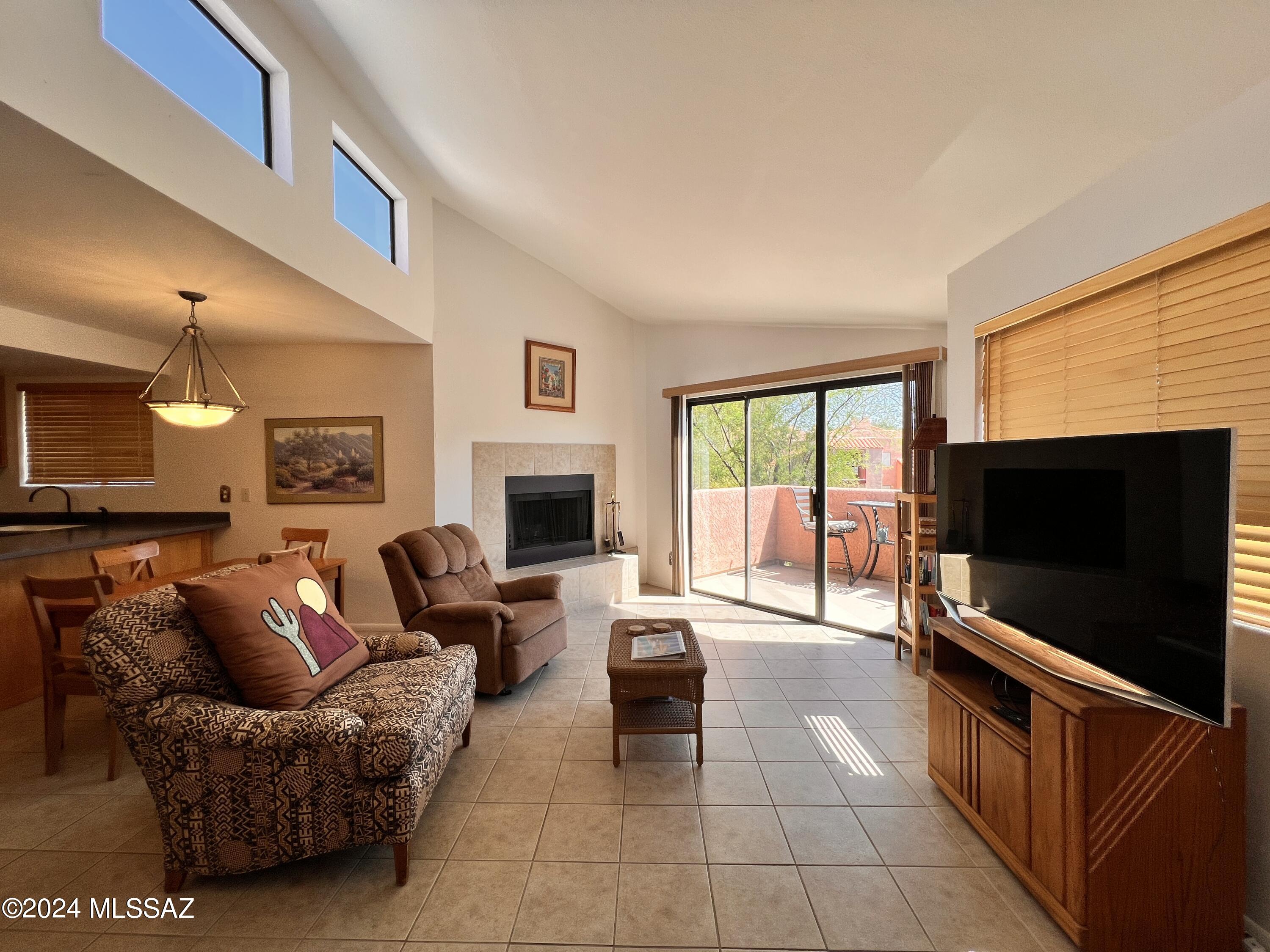Located minutes to Sabino Canyon this 1bdr/1ba upstairs townhome is bright and open!
Living room features fireplace, patio offers mountain views in the distance.
This gated community offers pool, spa and tennis.
6 month min lease.