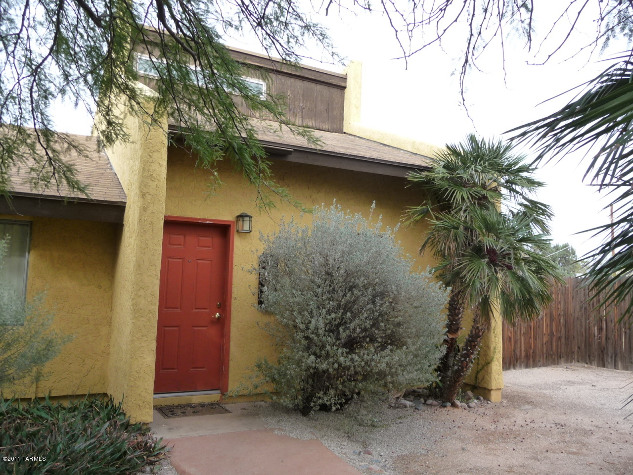 Gorgeous cluster of duplexes, mature trees, quiet and secure. This unit is a one bedroom loft, bright open and cheerful. Tucked in away from traffic, but so close to everything. Detached carport, large fenced yard. Pets are welcome upon approval with deposit. This should be your next home, SO CALL NOW!!