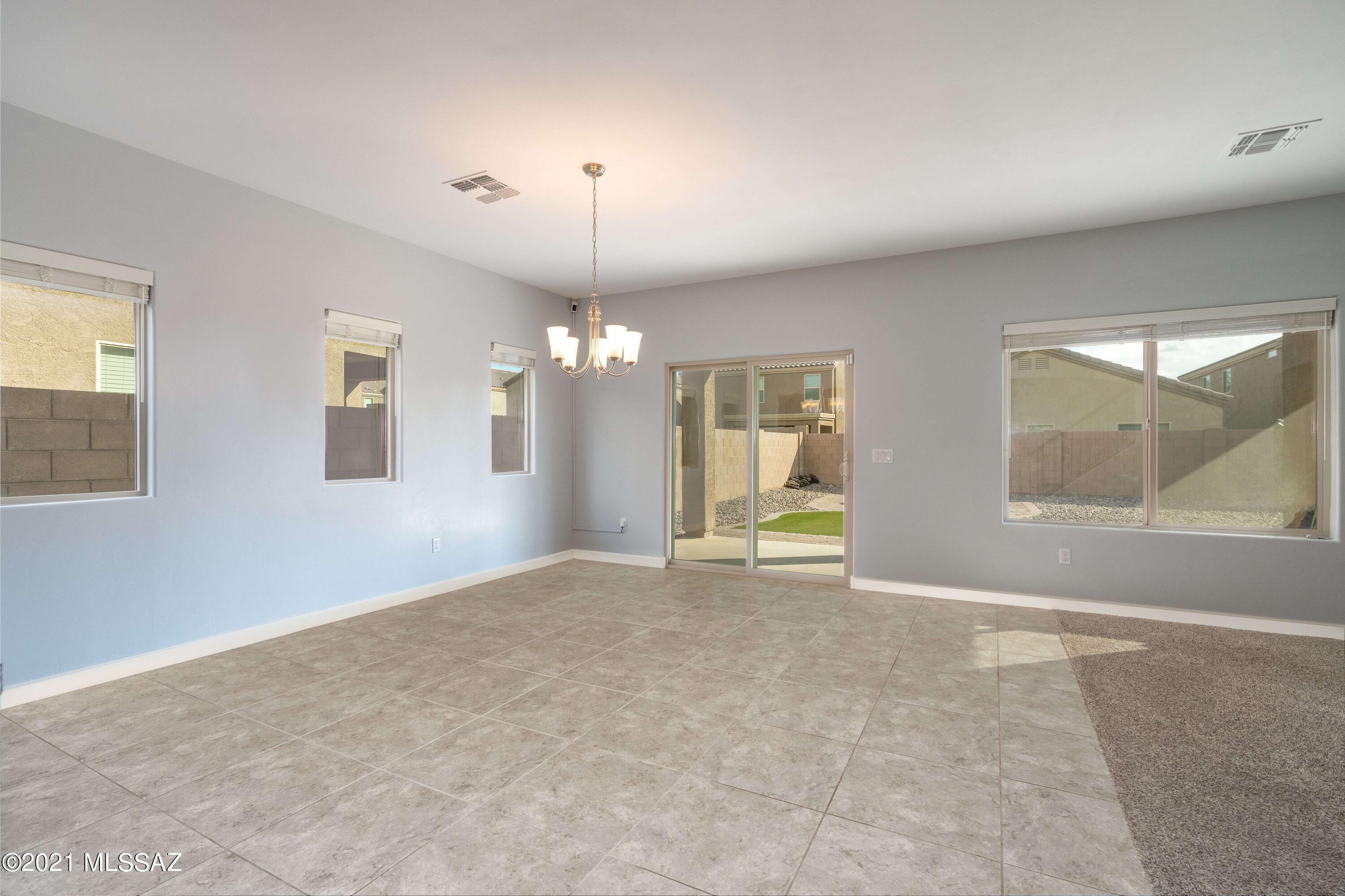 Vista Del Lago Norte SQ20140780198 - Residential