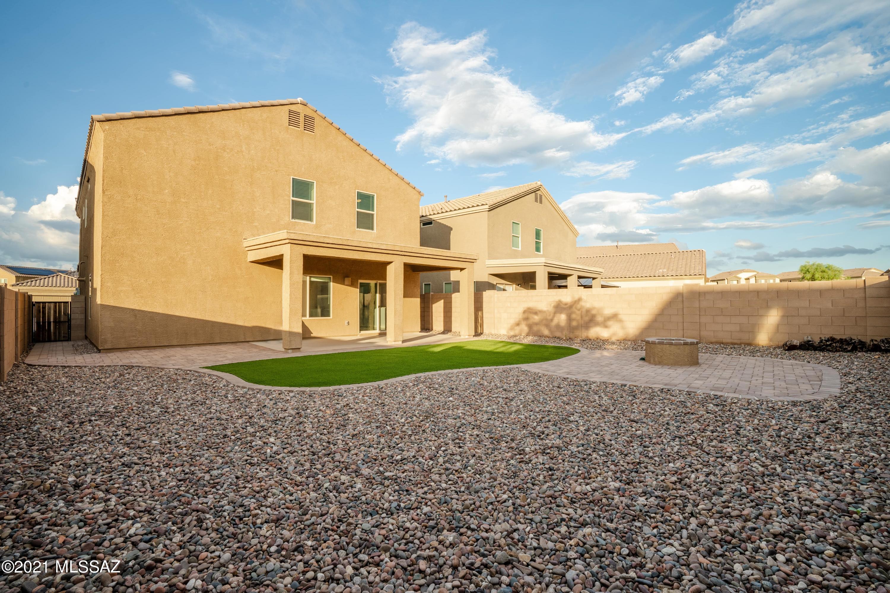 Vista Del Lago Norte SQ20140780198 - Residential