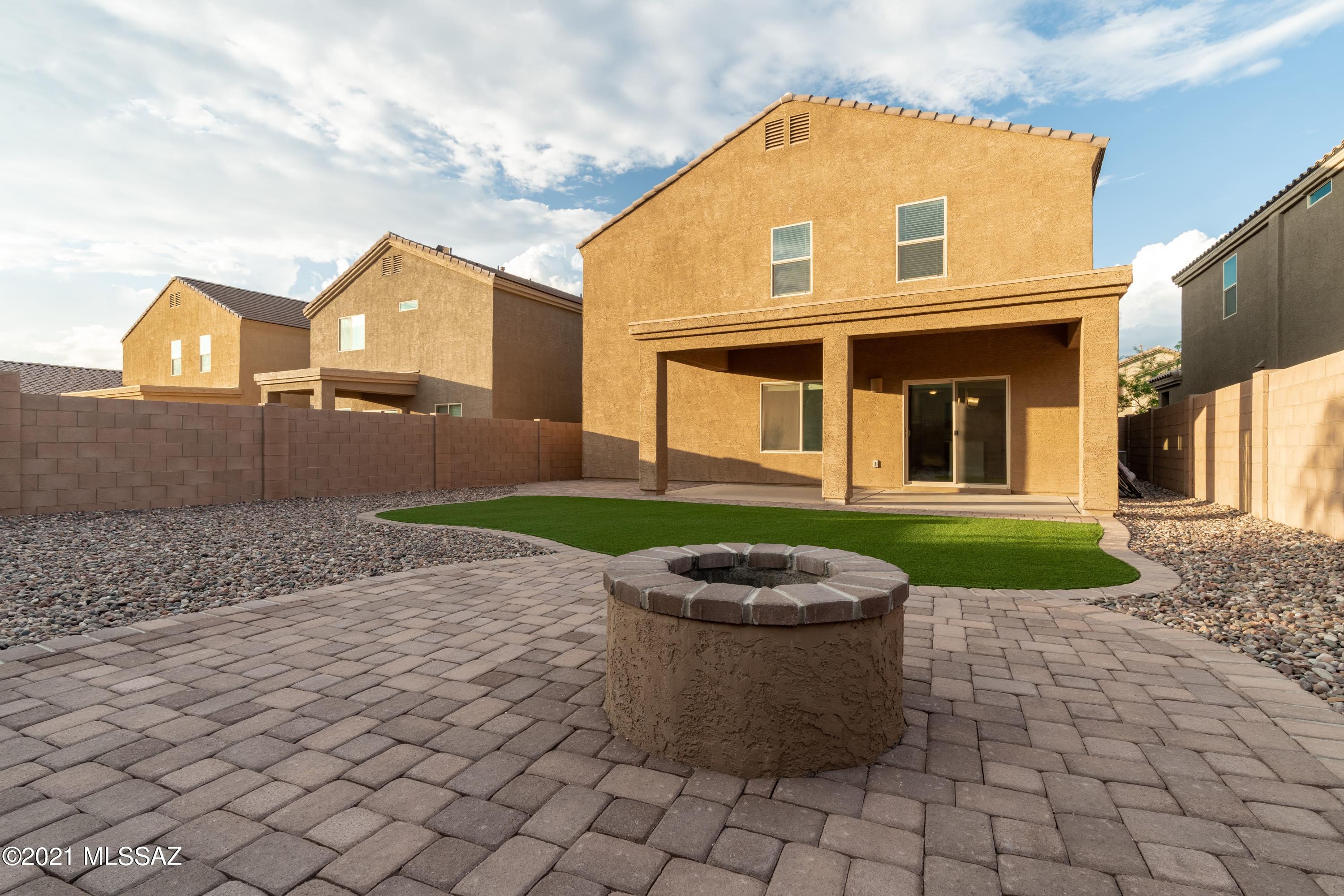 Vista Del Lago Norte SQ20140780198 - Residential